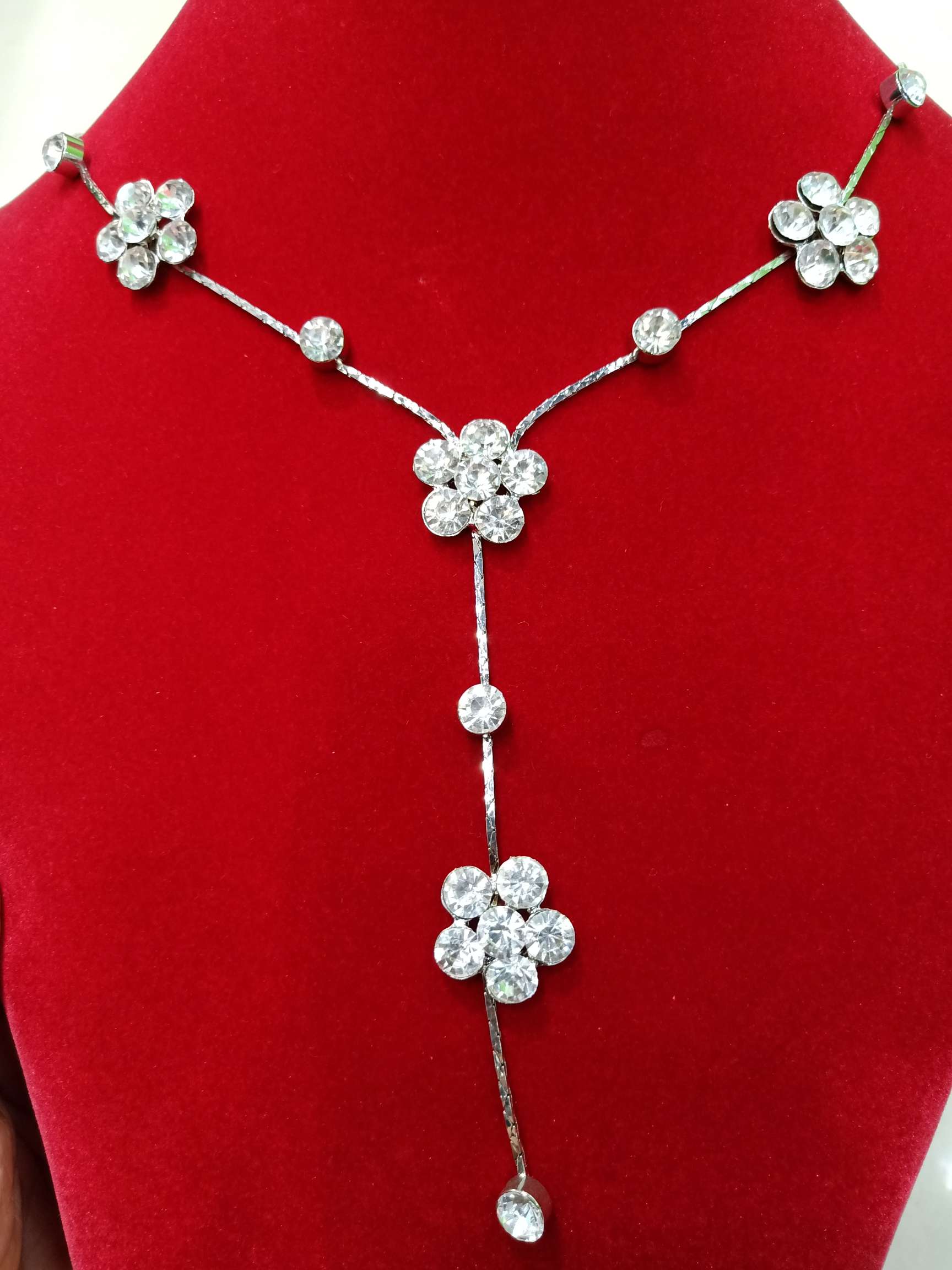 钛钢4躲梅花合锆石长款毛衣链，春夏秋冬均可戴的长款时尚潮流款项链产品图