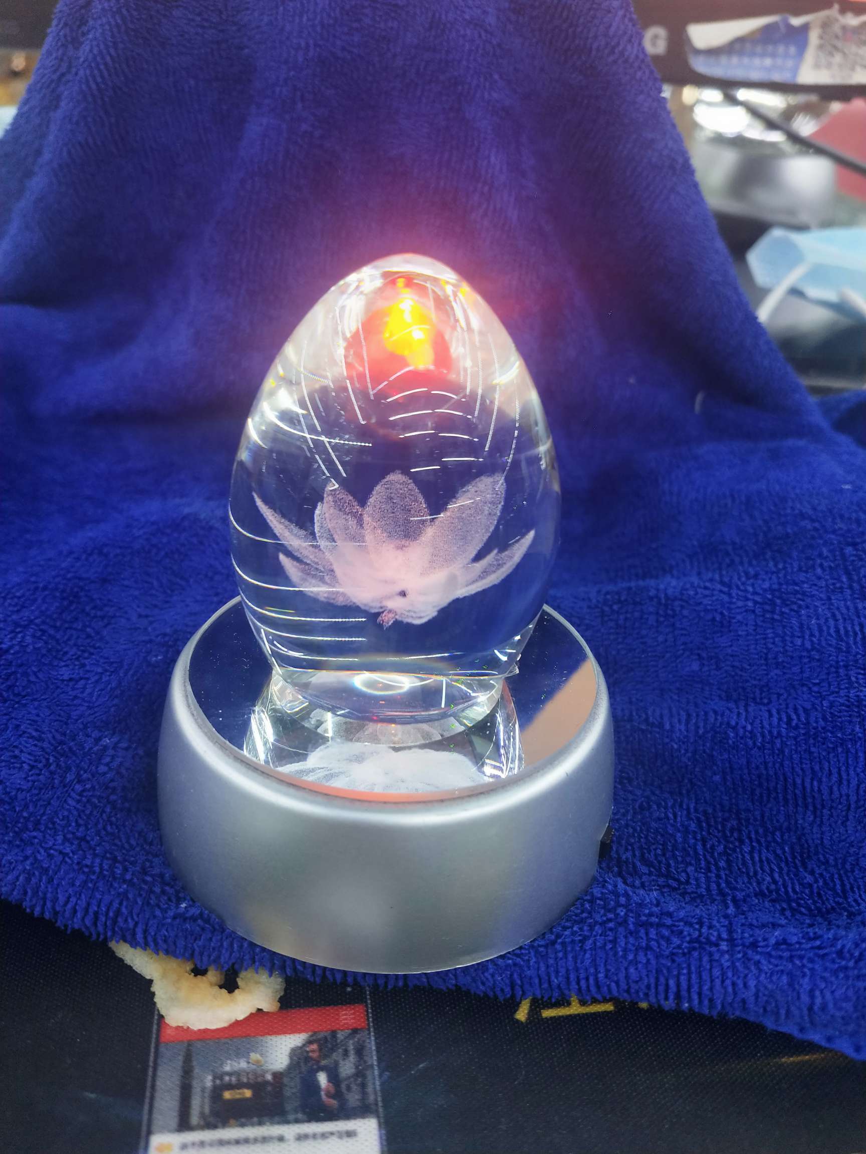 Carved lotus in crystal, welcome to order, large quantity price discussion