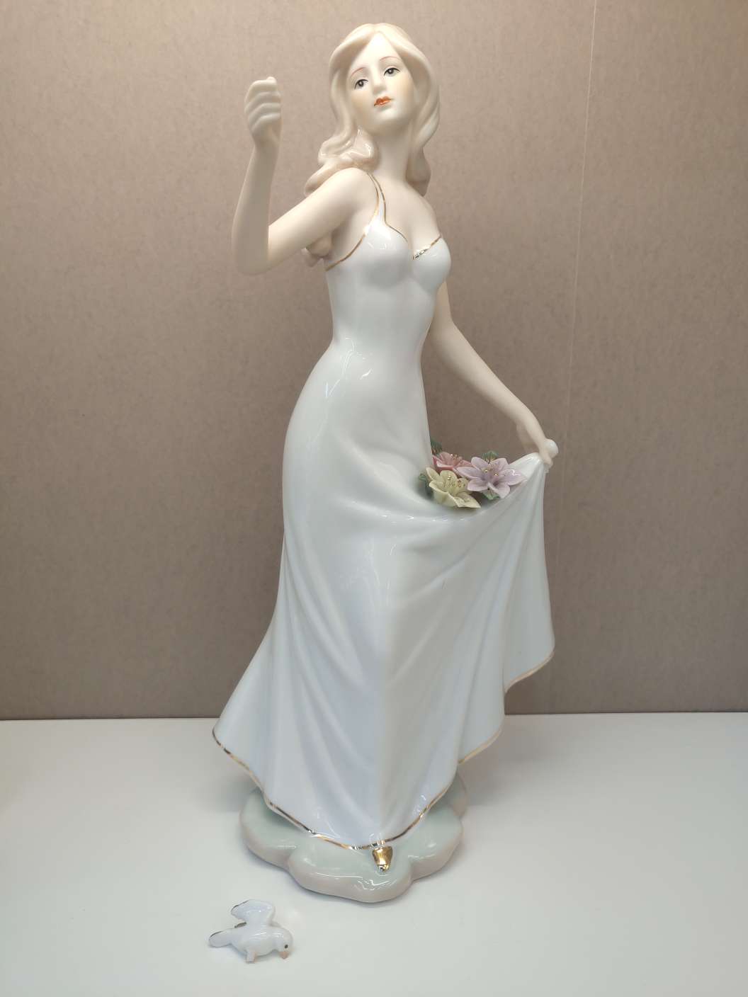 西洋白衣美女陶瓷工艺品摆件欧式现代风家居摆饰H－14一箱