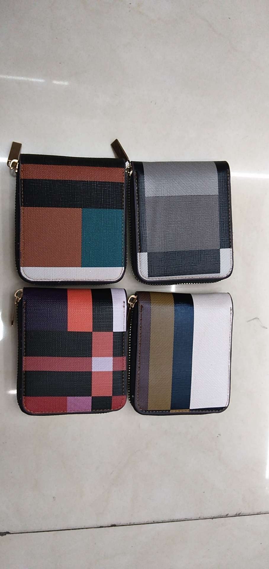 围拉链钱包，格子拉链钱包白底实物图