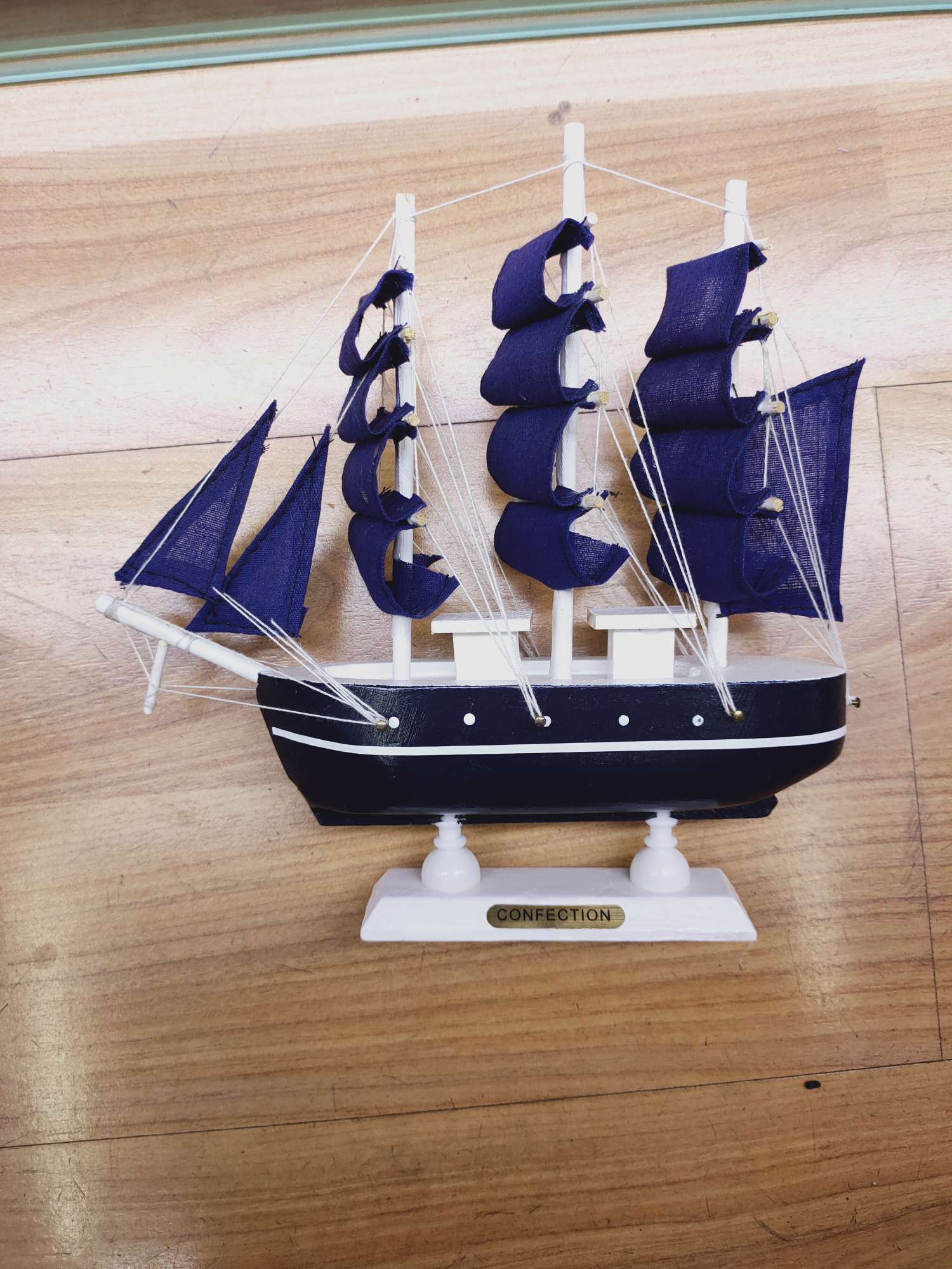 20cm深蓝色帆船