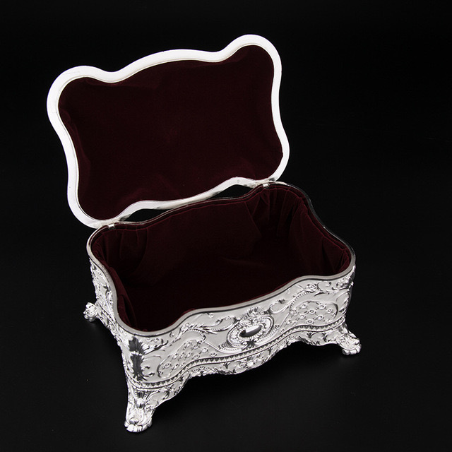 European-style metal handicraft jewelry box, necklace, ring, earring and accessory storage box details Picture