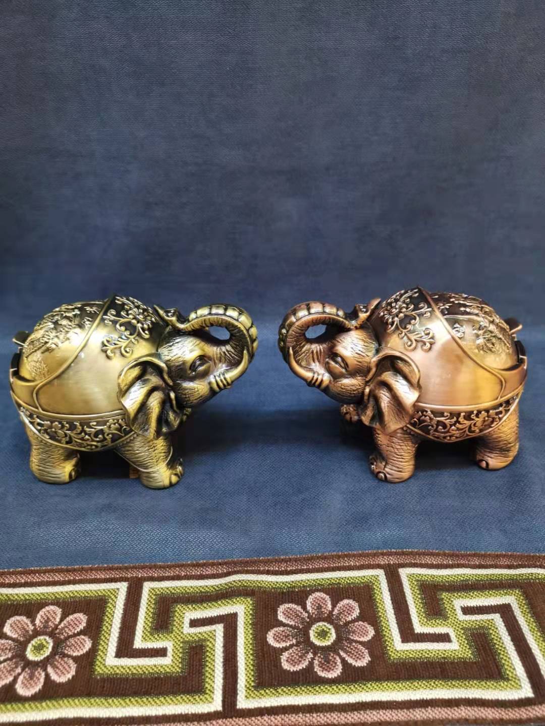 Zinc alloy ashtray, personalized new style, elephant alloy ashtray with lid, living room coffee table, birthday gift, trendy decoration