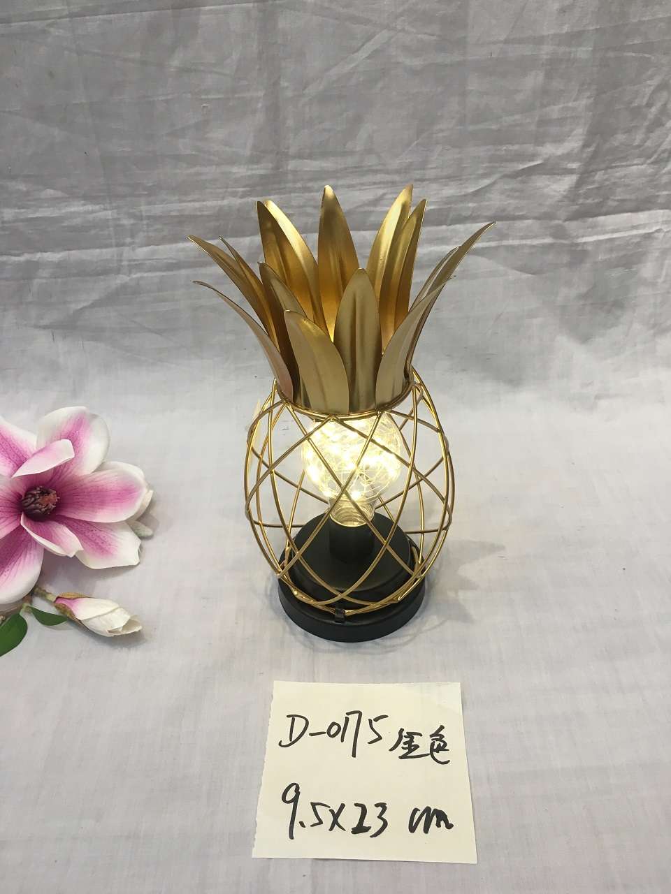 Pineapple gold light creative Iron geometry Nordic iron home decoration decoration bedroom bedside living room teahouse cafe LED light full figure