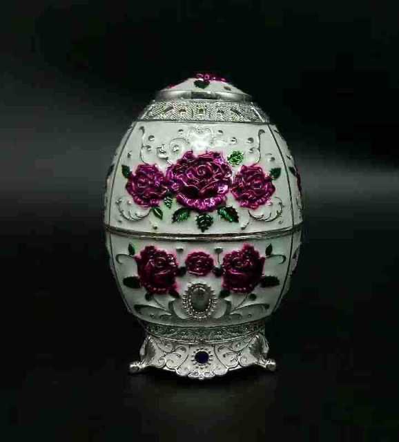 Zinc alloy home creative European-style Russian toothpick holder hand-pressed automatic living room retro metal toothpick box details Picture