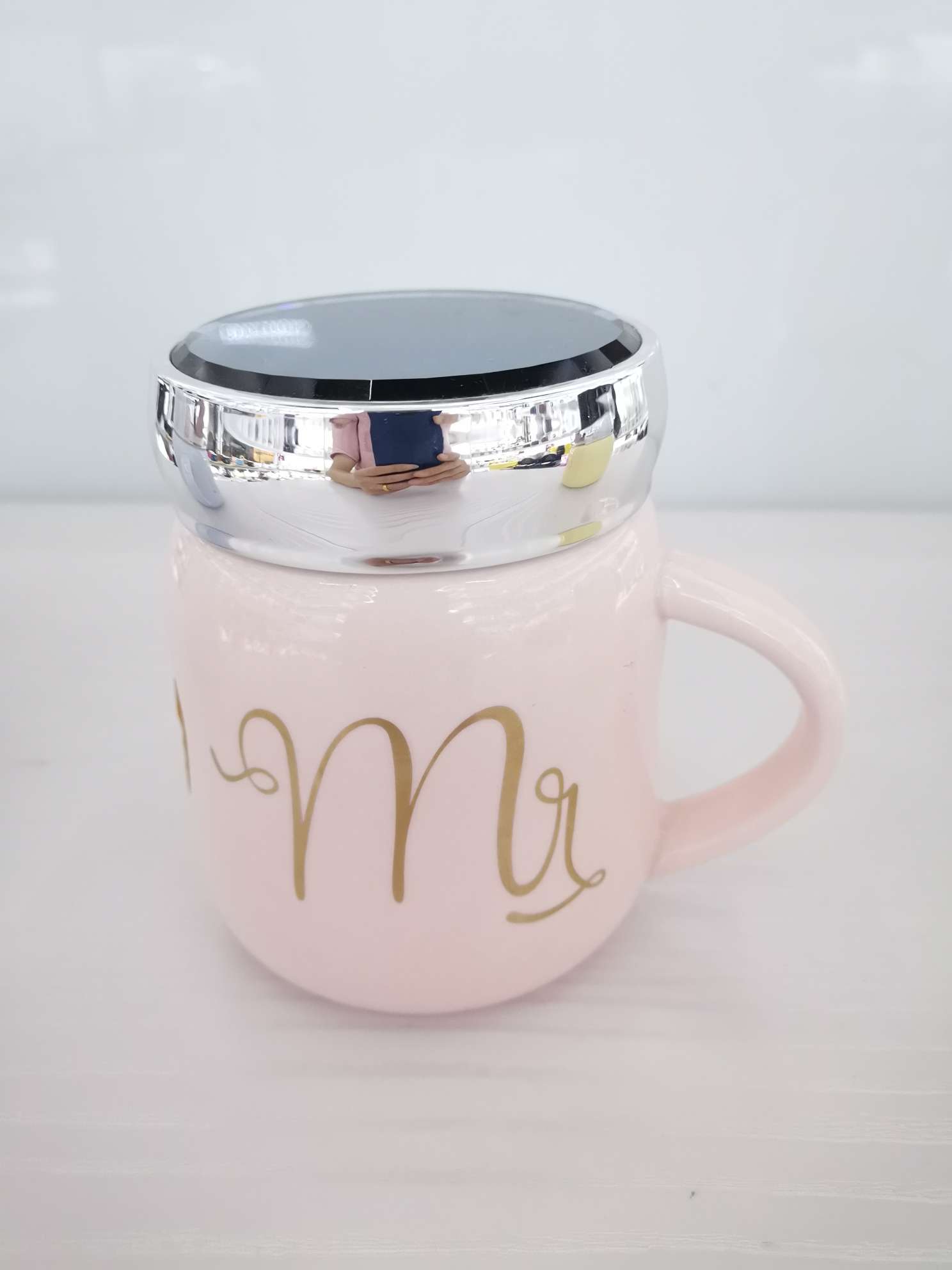 Classic glazed mirror-finished ceramic cups, coffee cups, water cups undefined