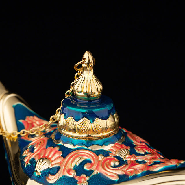 Metal handicrafts, home living room decoration items, creative European retro and cute enamel color Aladdin magic lamp Application Scenario