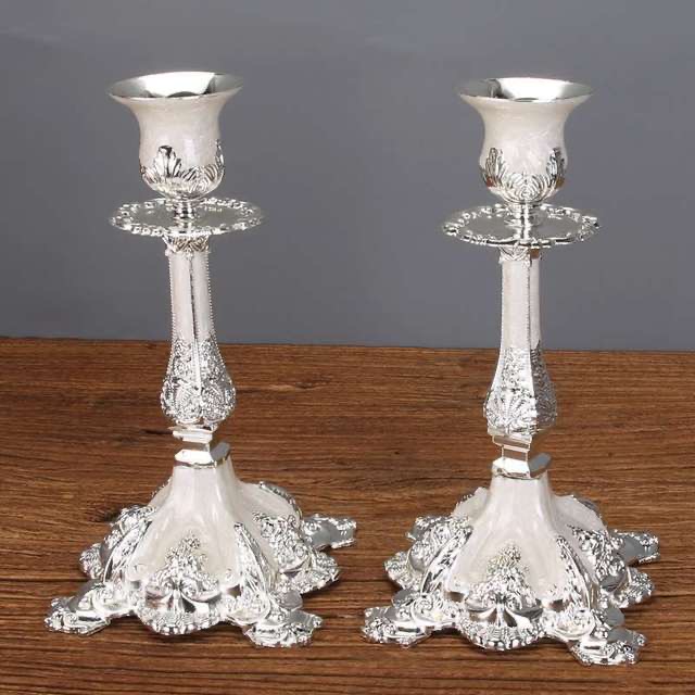 Nordic-style light luxury metal candlestick ornaments, romantic and retro coffee and Western restaurant candle decorations, table Settings Application Scenario