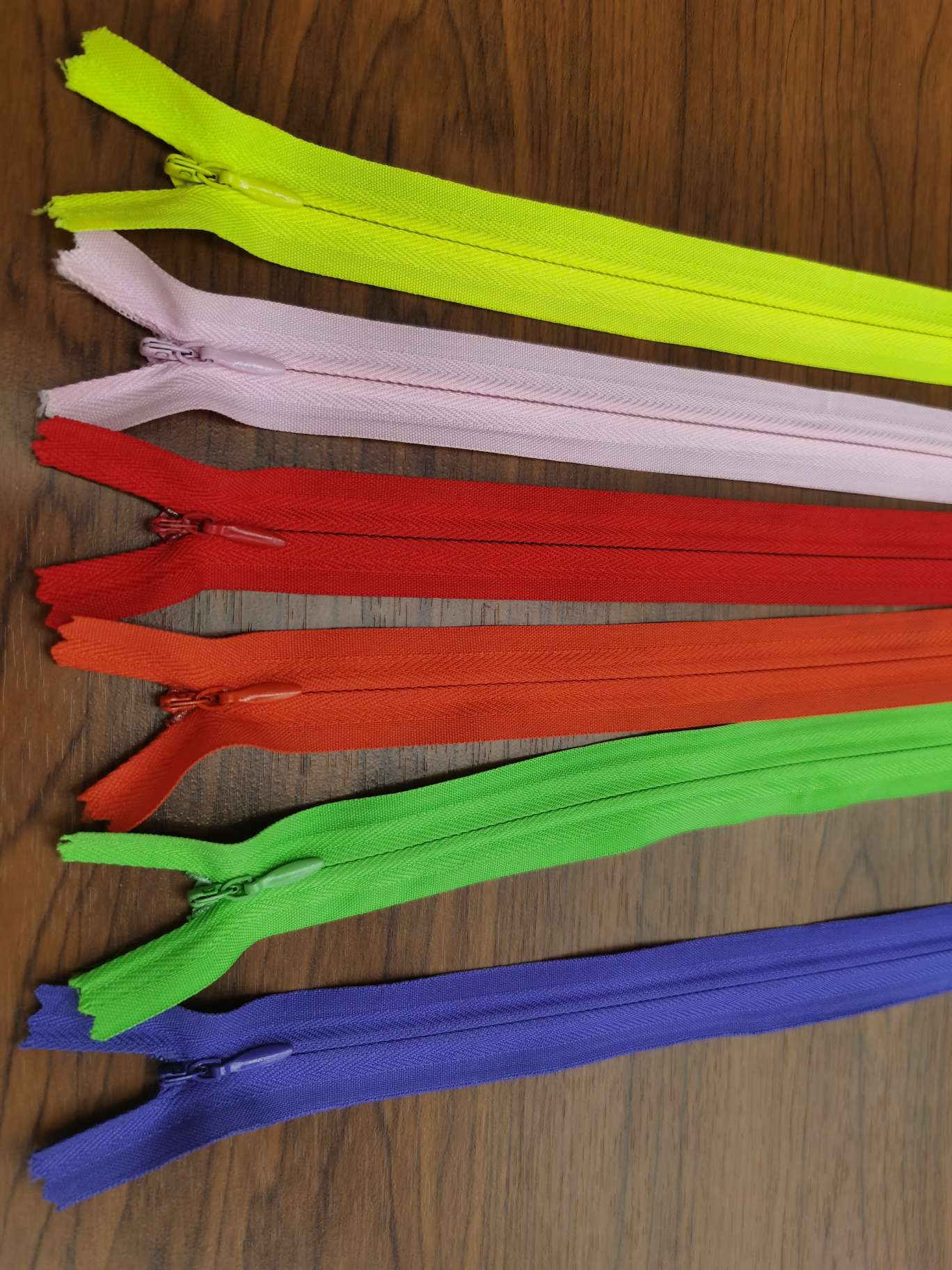 Shun Xin zipper no. 3 nylon invisible zipper color spot fabric edge silk edge pillow zipper thumbnail