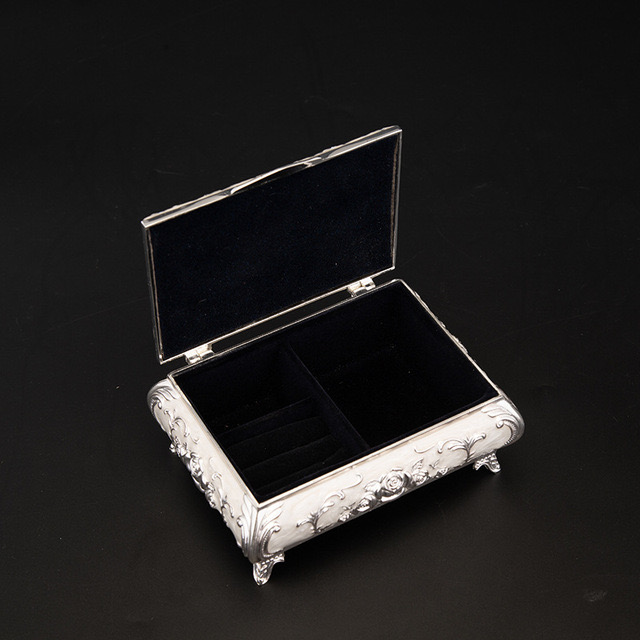 Factory direct sales of metal European-style creative retro jewelry boxes and high-end three-dimensional Russian tinware storage boxes