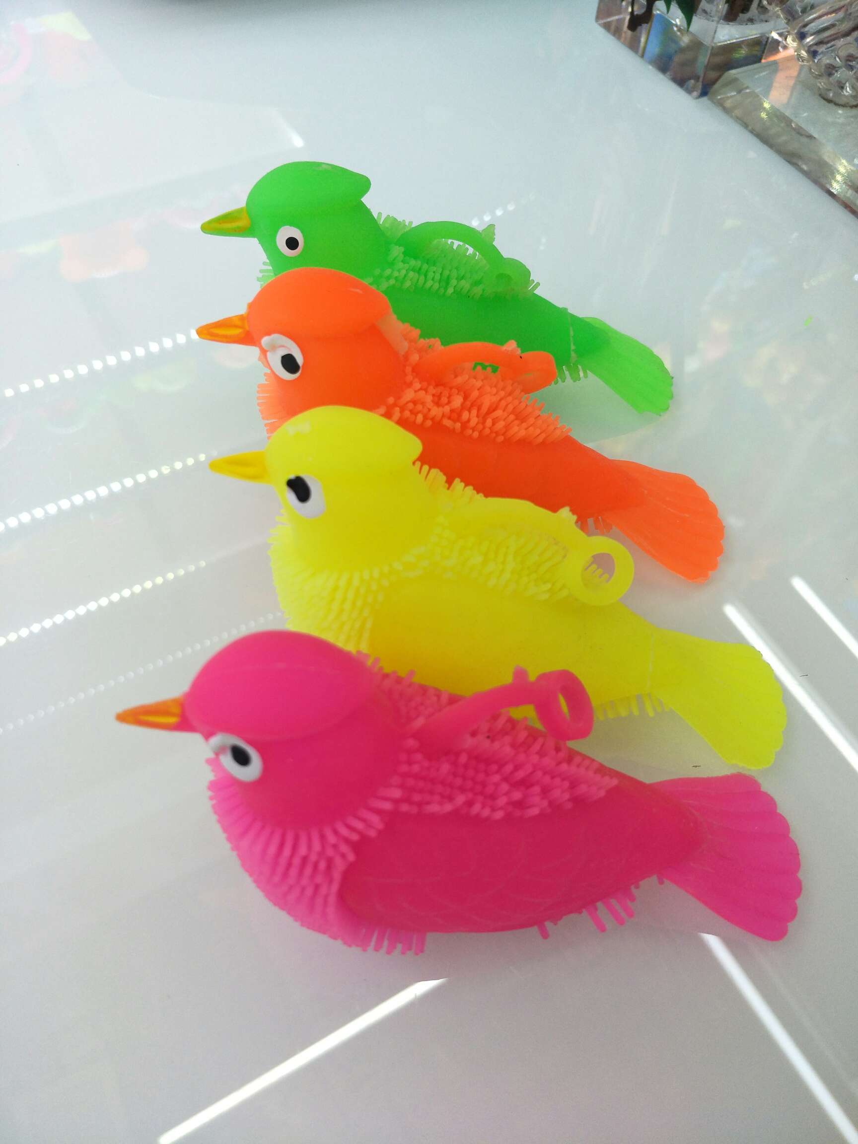 画眉鸟毛毛球发光球