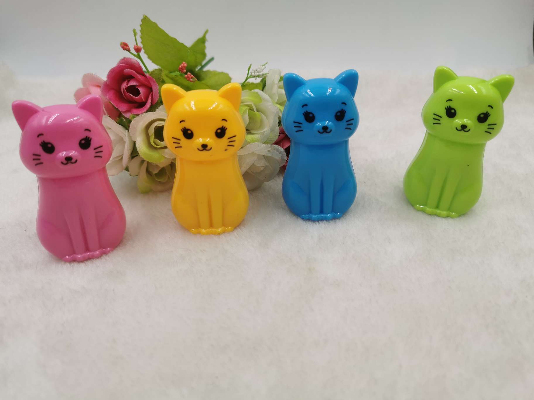 Cartoon cat pencil sharpener in buckets kitten Pencil sharpener School supplies wholesale pencil sharpener stationery thumbnail