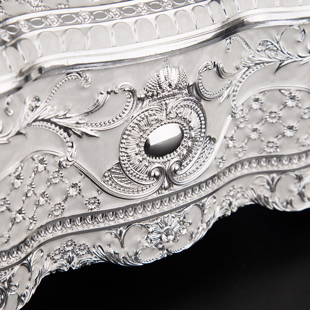 European-style metal handicraft jewelry box, necklace, ring, earring and accessory storage box Specification image