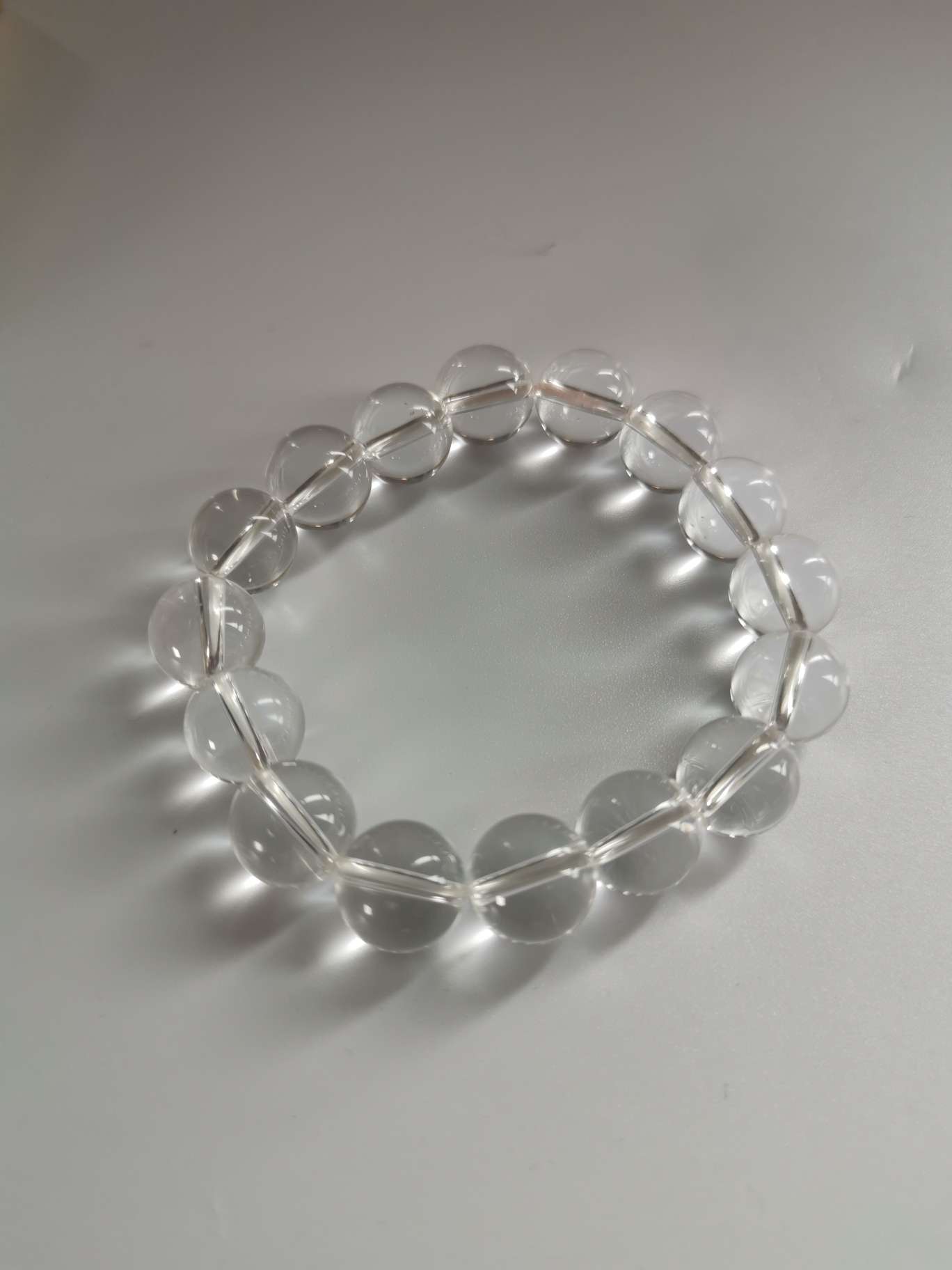 The natural white crystal single-loop water chain is crystal clear and spotless white details Picture