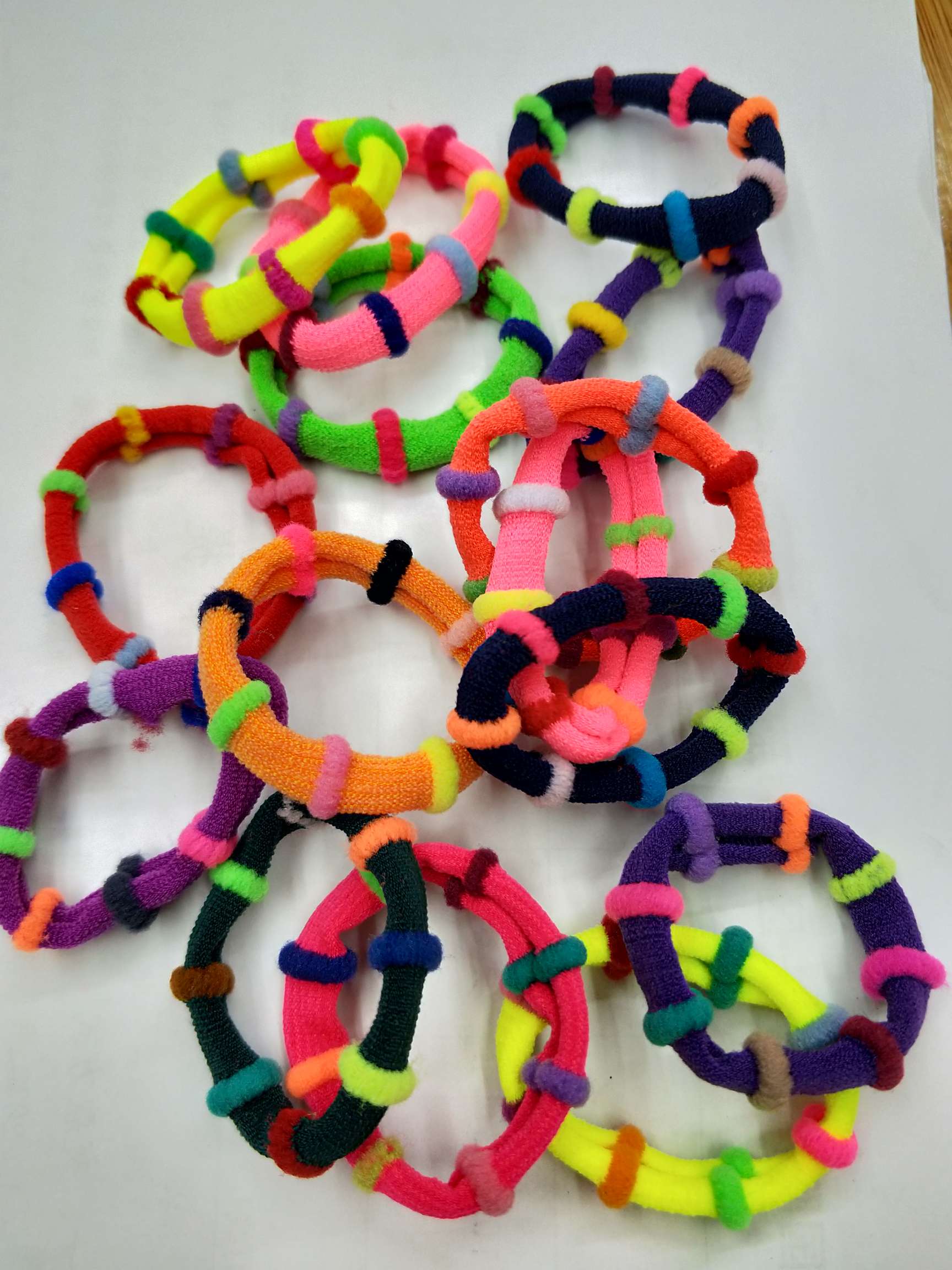 Large watermelon rings, daily life, girls' ponytails, small braids, hair ties, headwear, hair bands, and rubber bands