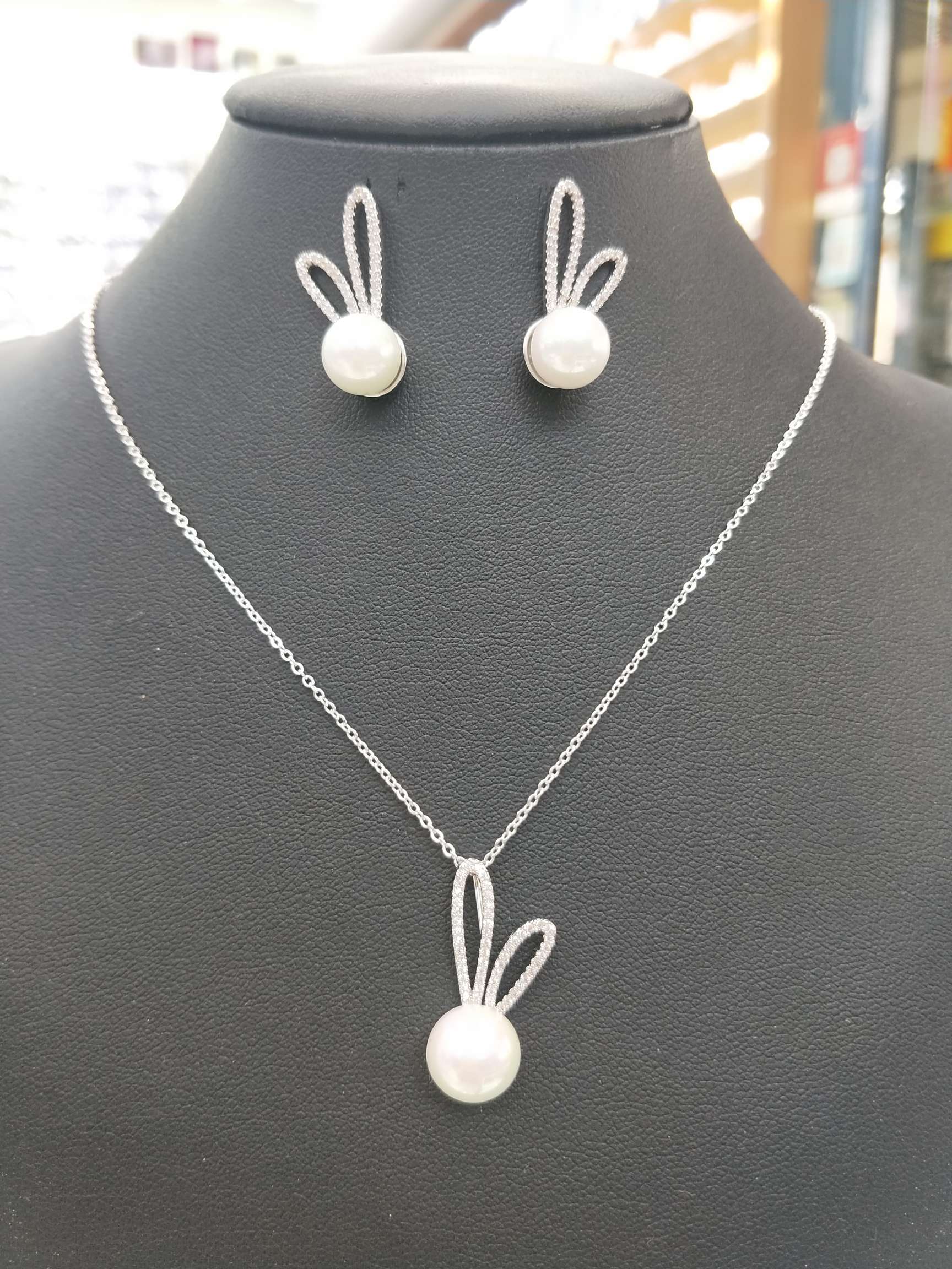 Golden Dream Beauty's Light Luxury Fashion Trend bestseller Rabbit Ear Pearl Chain TL-24