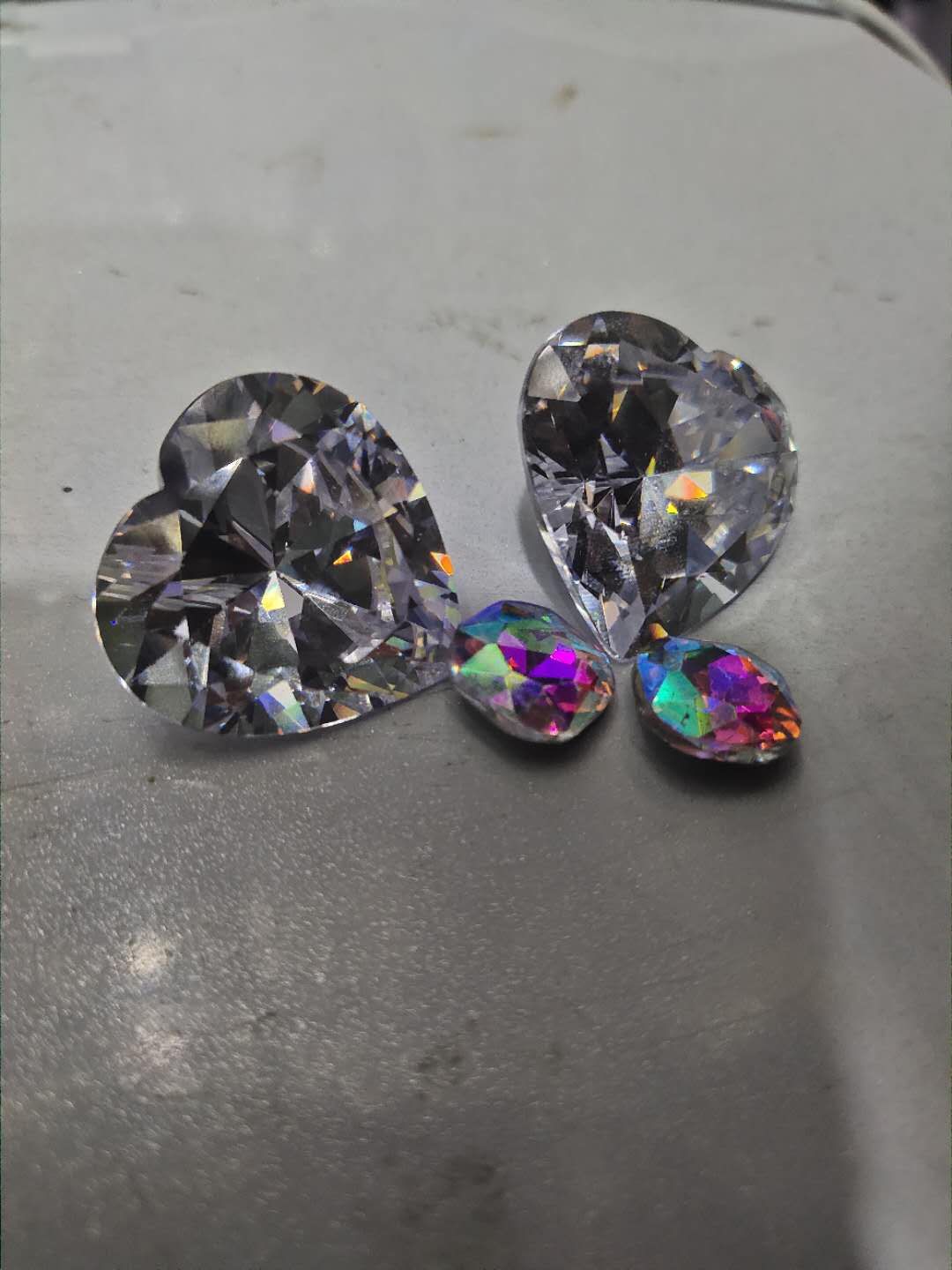 The heart of the peach is not plated with a base color diamond