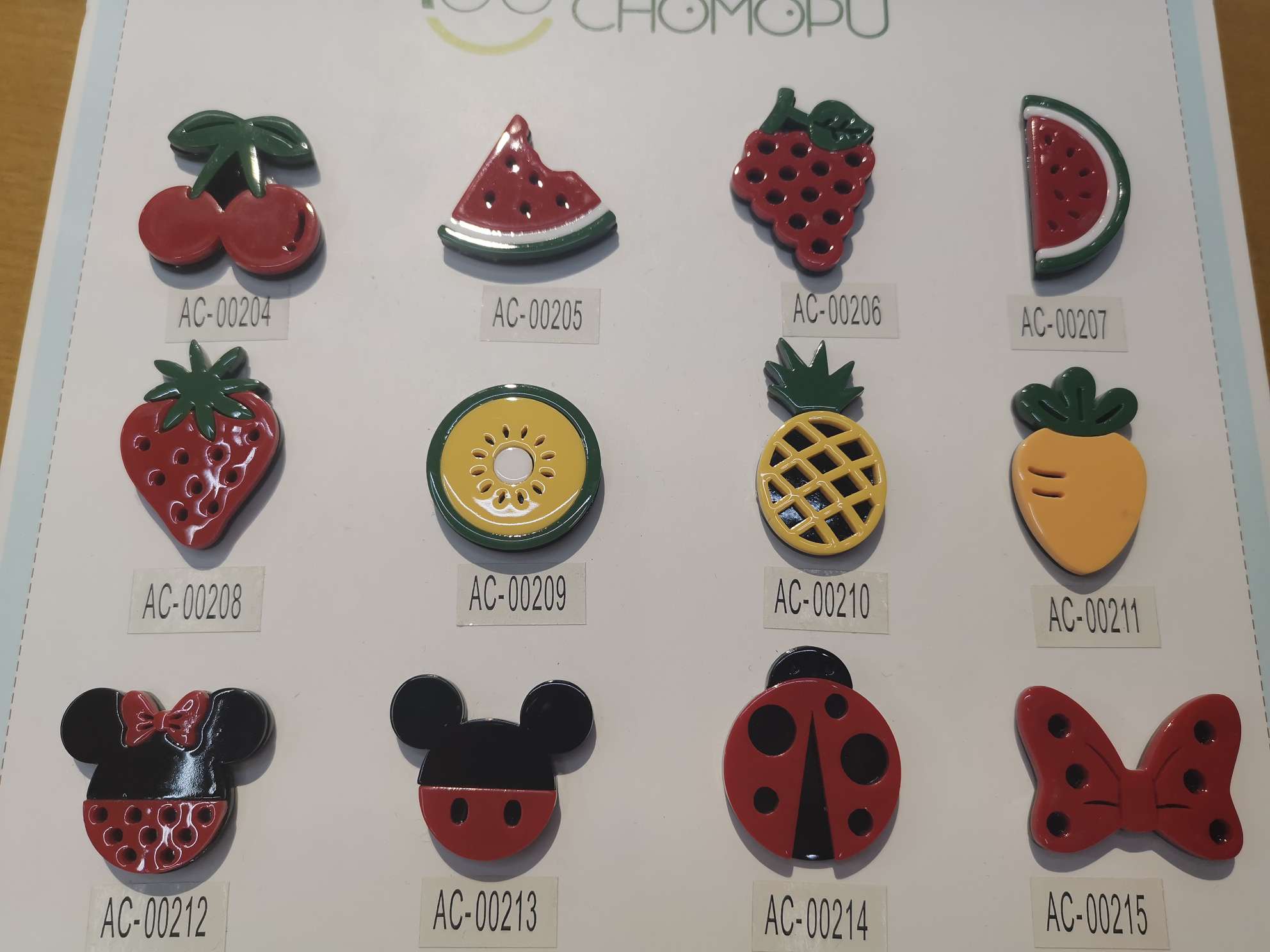 The popular acrylic jewelry accessories on the Internet are spliced with medium-sized fruits