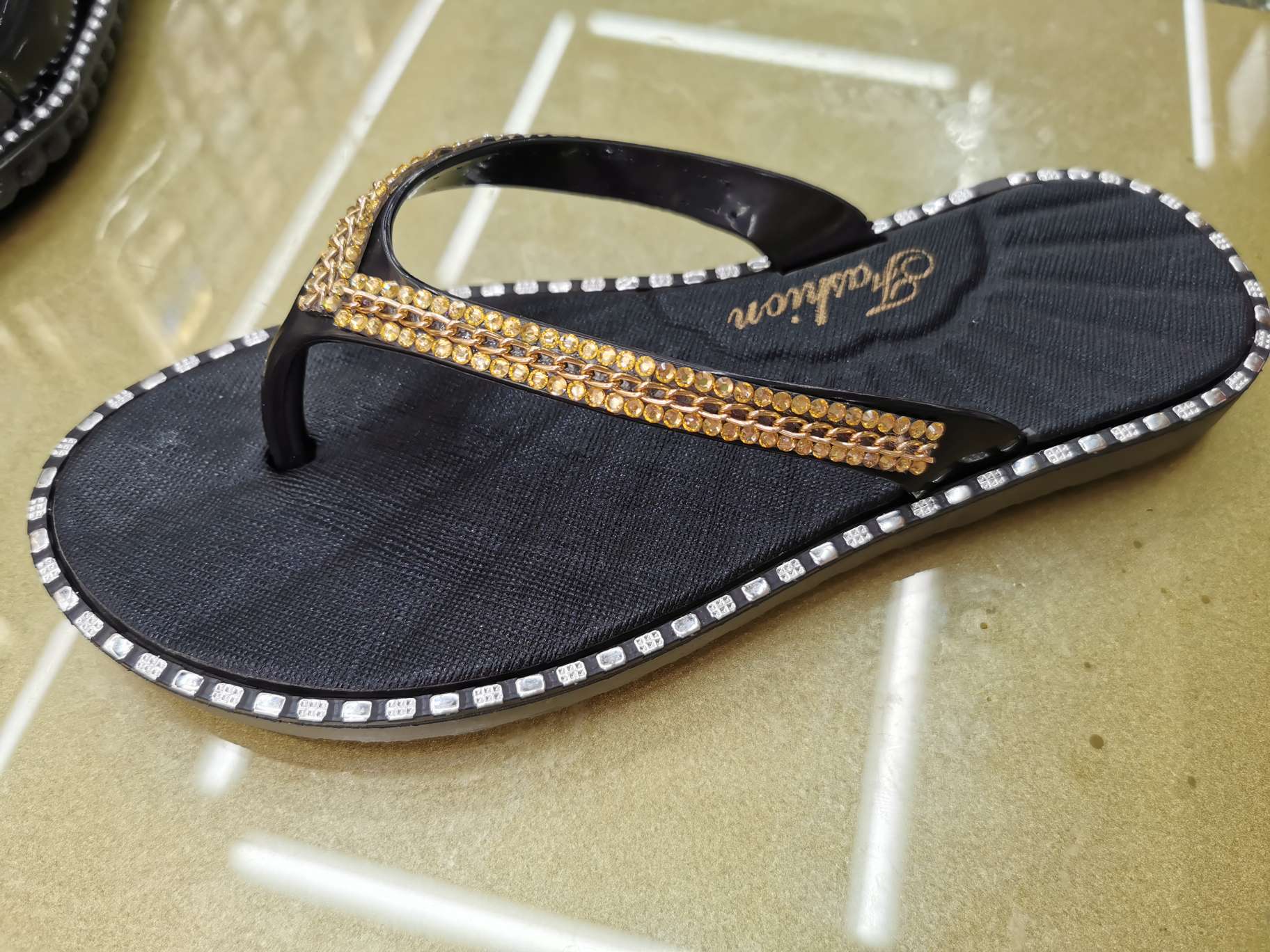 布艺拖鞋实物图