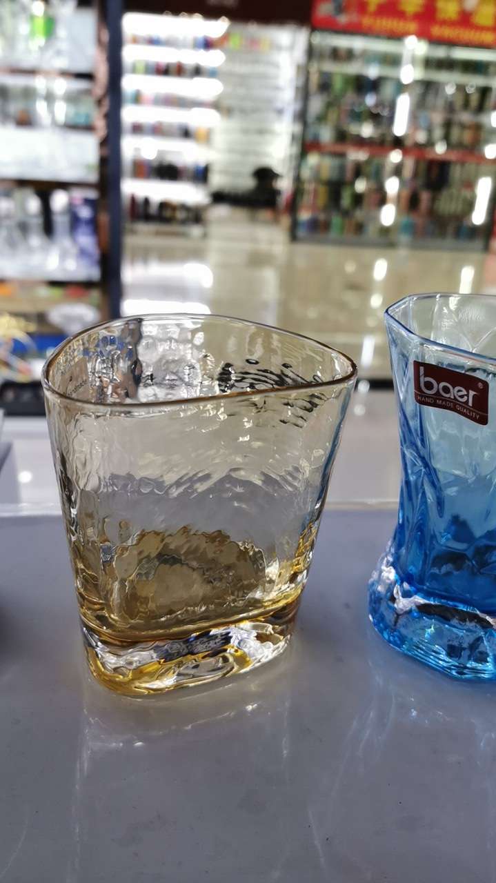 Handcrafted crystal glass cups for home use in an ins style are simple, fresh and transparent. They are heat-resistant and colorful with hammer patterns, and will never fade Application Scenario