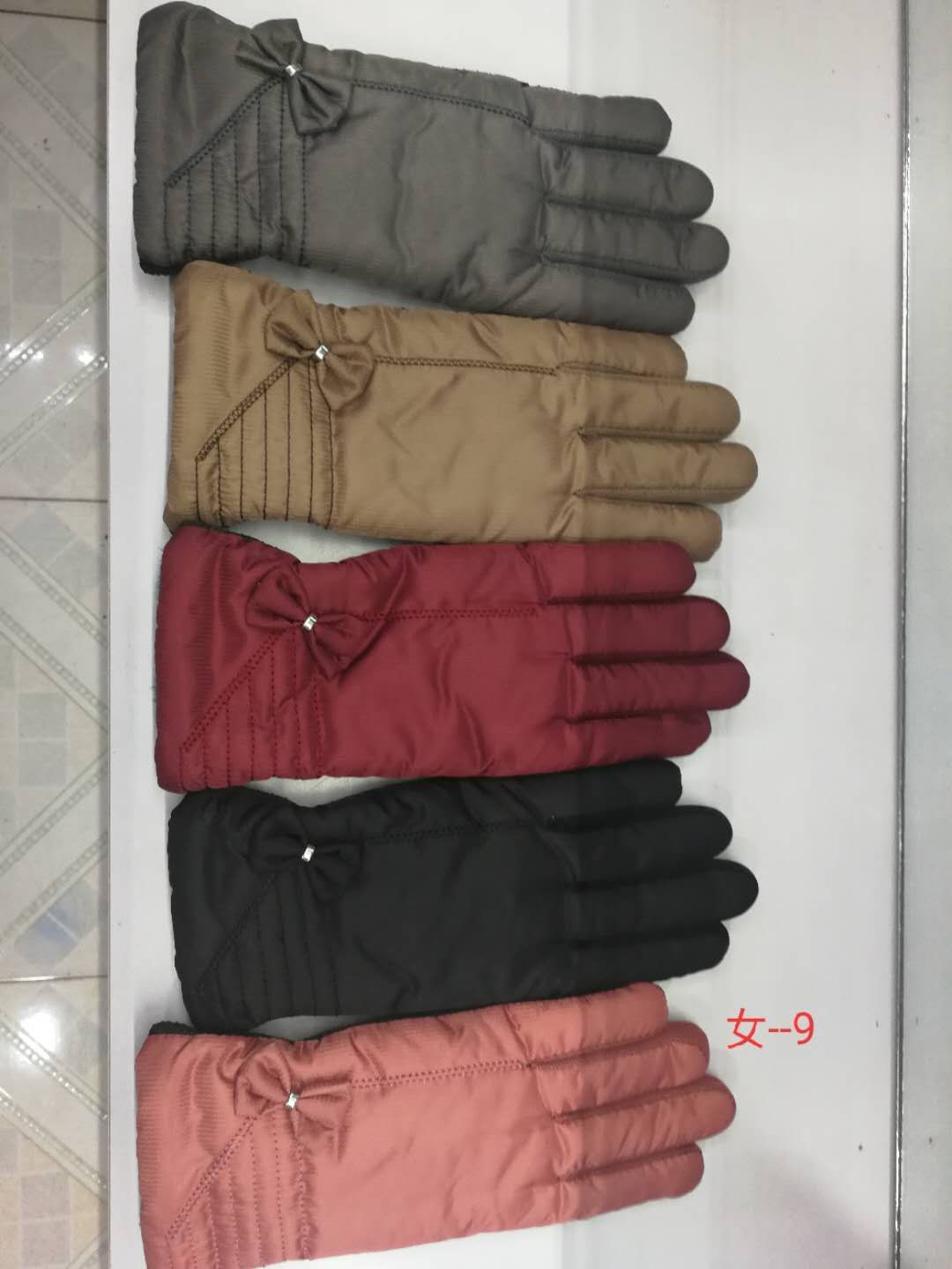 Ladies' new waterproof, windproof and cold-proof touch screen warm gloves. thumbnail