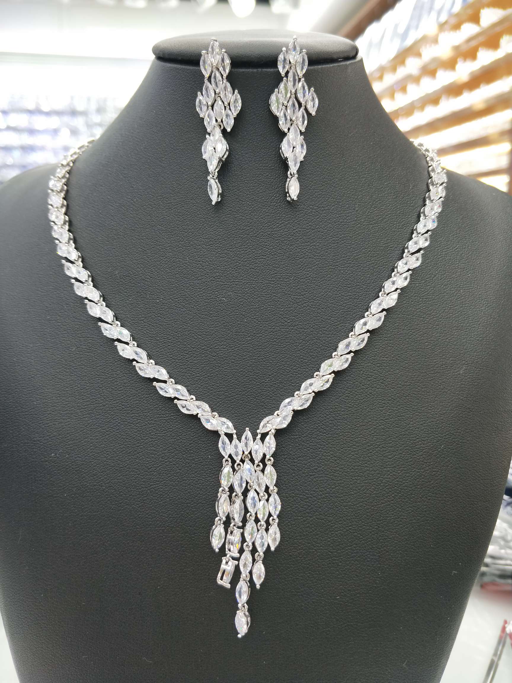 Internet-famous fringed zircon nested chain