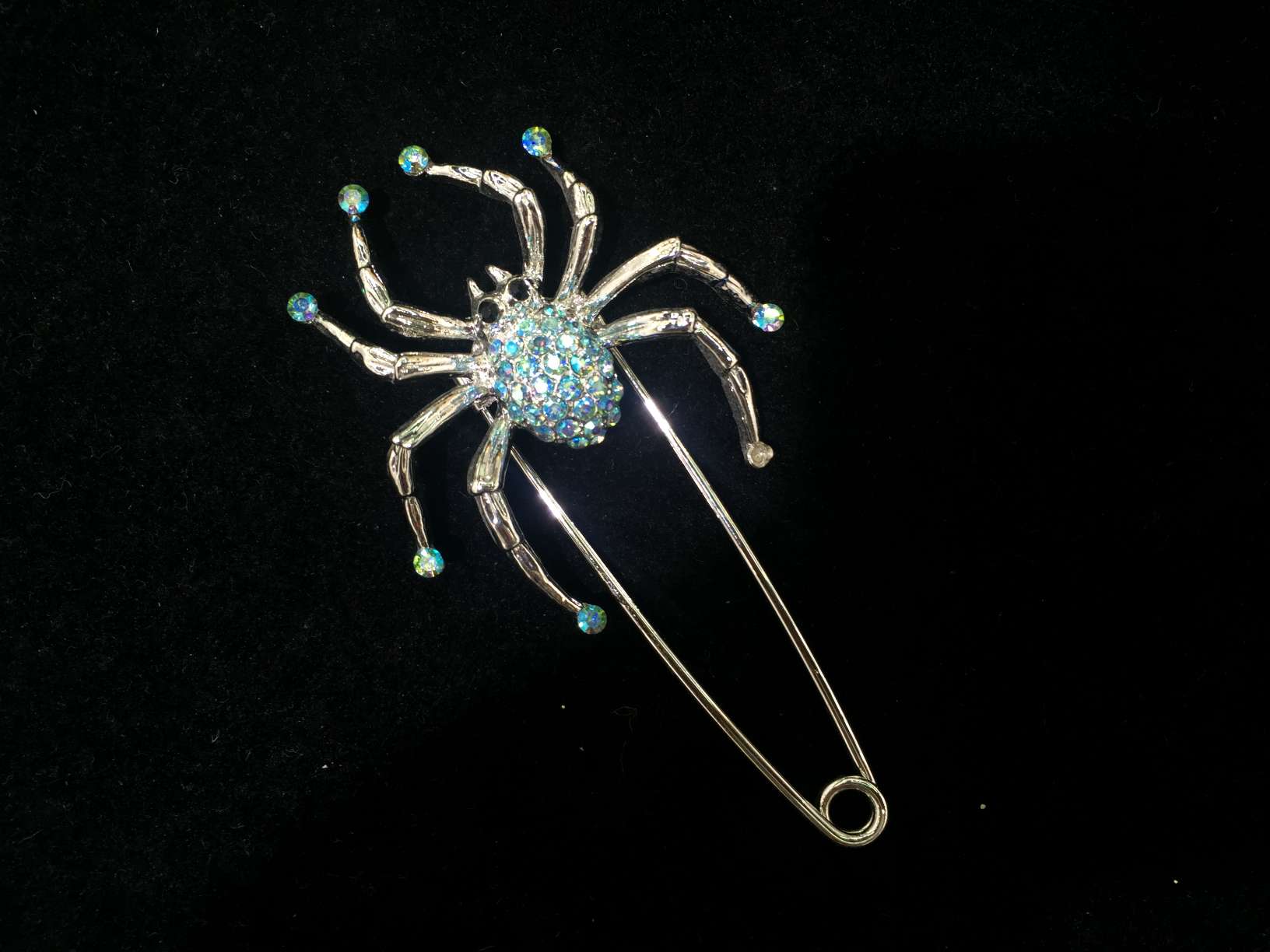 Spider pin thumbnail