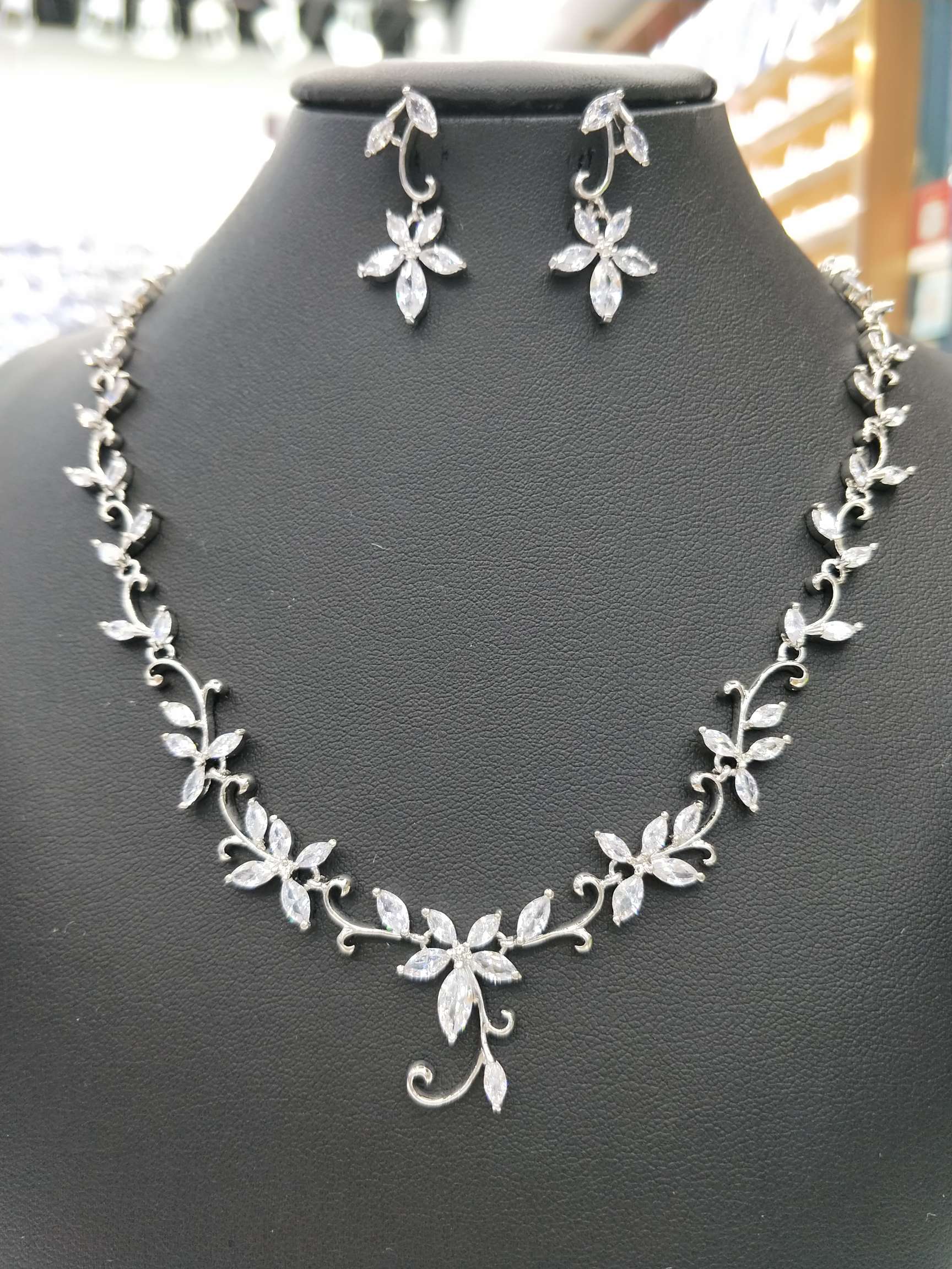 Trendy zircon chain set by Internet celebrities