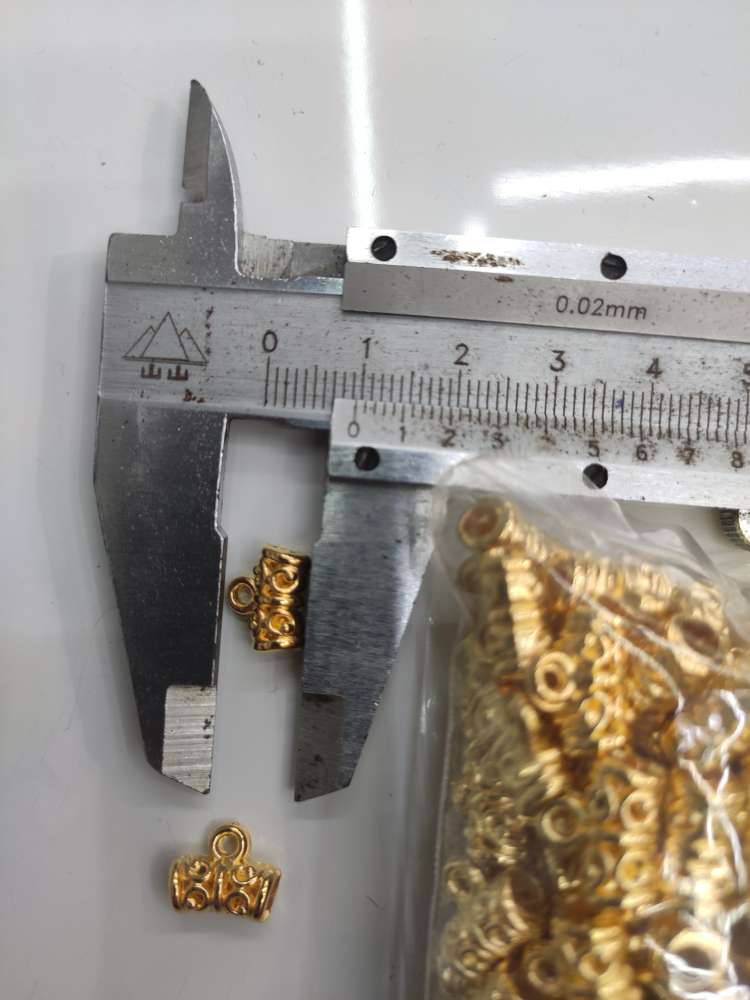 H1093 three-way fitting, approximately 12MM in length, 10MM in height, 6MM in thickness, with a lifting hole diameter of 2MM and electroplated gold Specification image