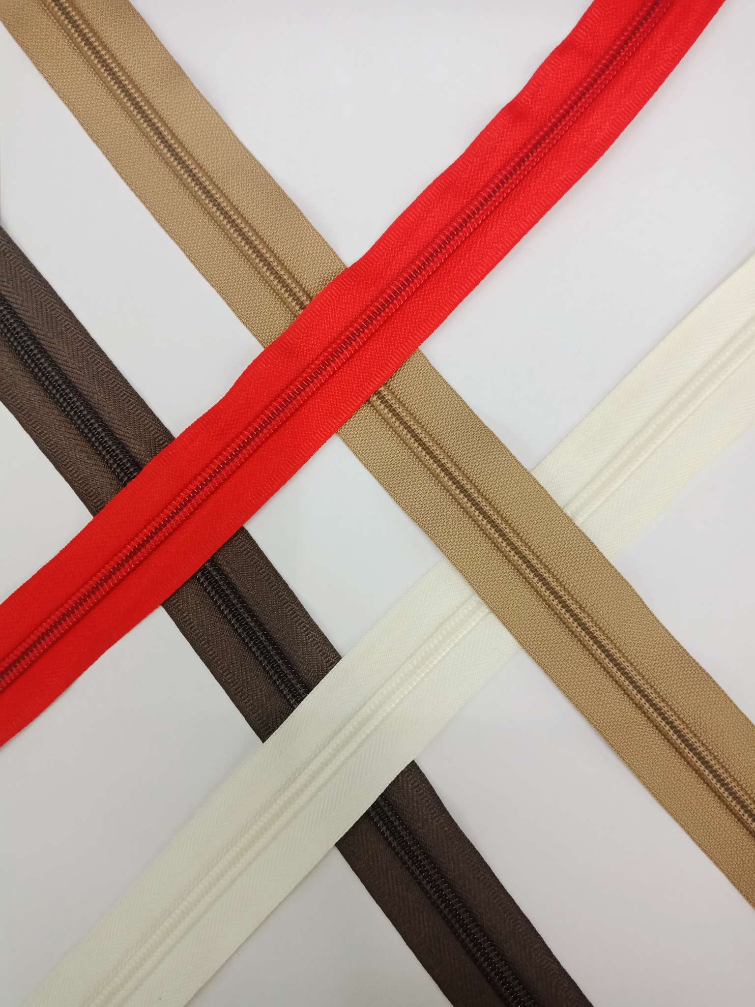 厂家直销7#尼龙拉链码装,有意可联系客服或来电