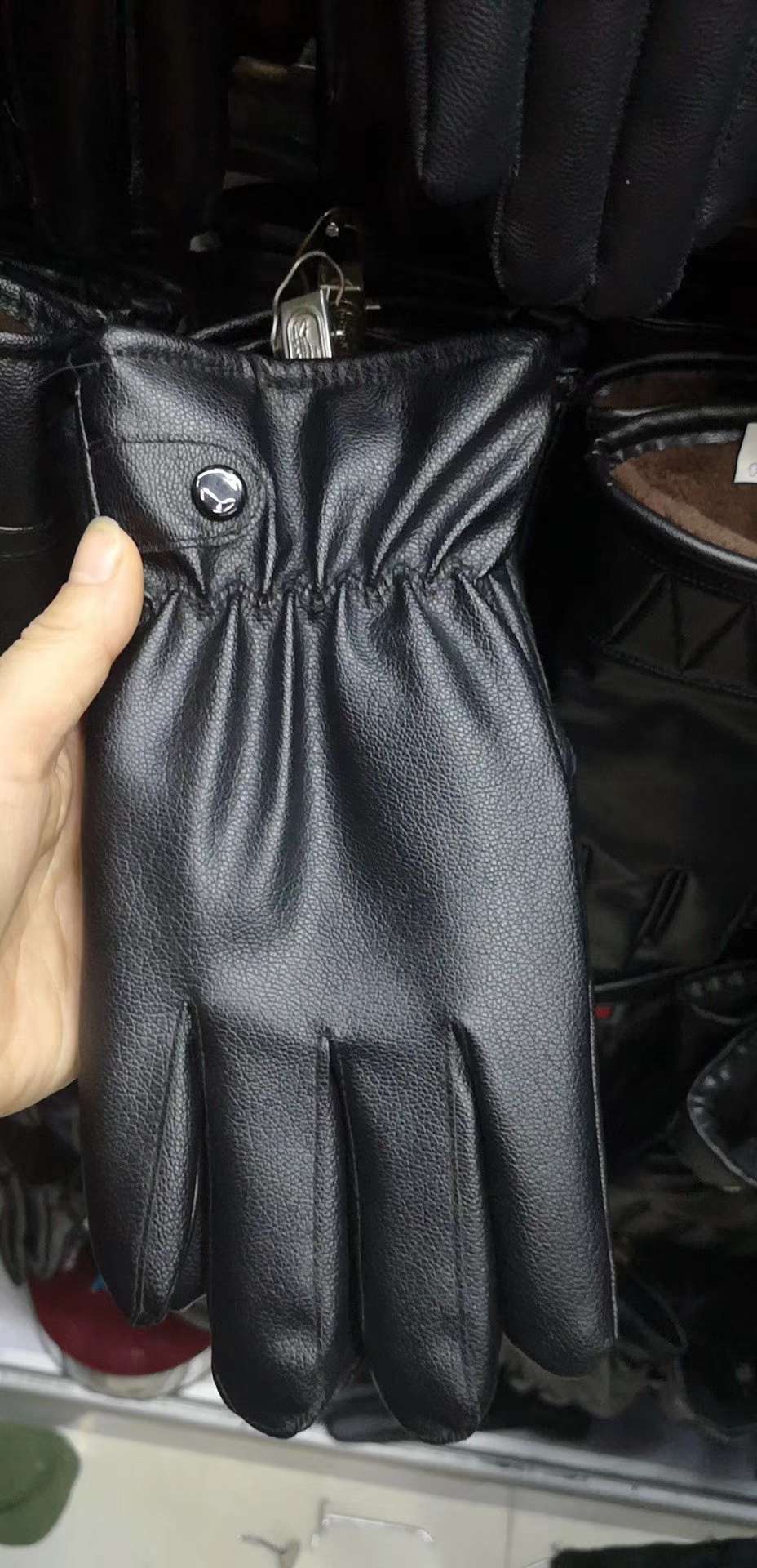 男女PU休闲防水触摸屏手套。。。。。白底实物图