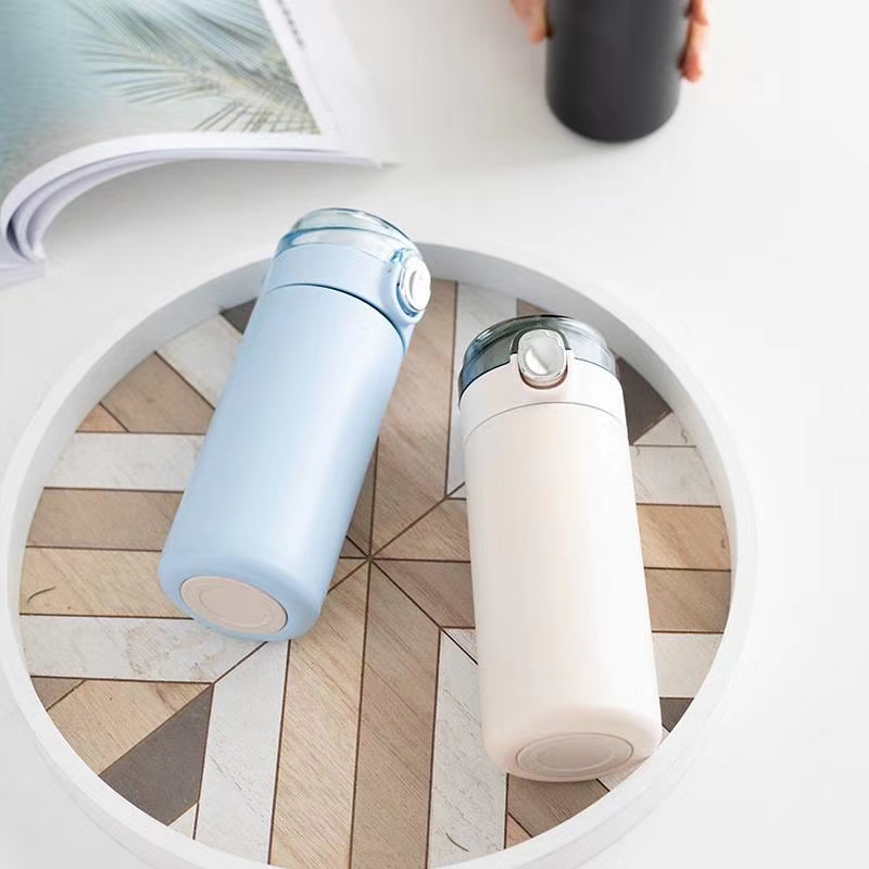 Girl's hand cup of beans thermos cup thumbnail