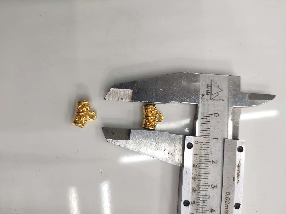 H1093 tee, length about 12 MM, height 10 MM, thickness 6 MM, lifting aperture 2 MM electroplated gold thumbnail