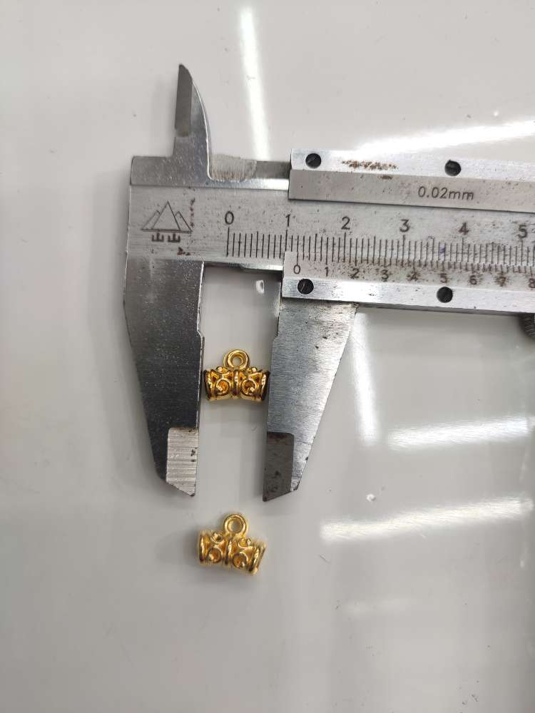 H1093 three-way fitting, approximately 12MM in length, 10MM in height, 6MM in thickness, with a lifting hole diameter of 2MM and electroplated gold details Picture