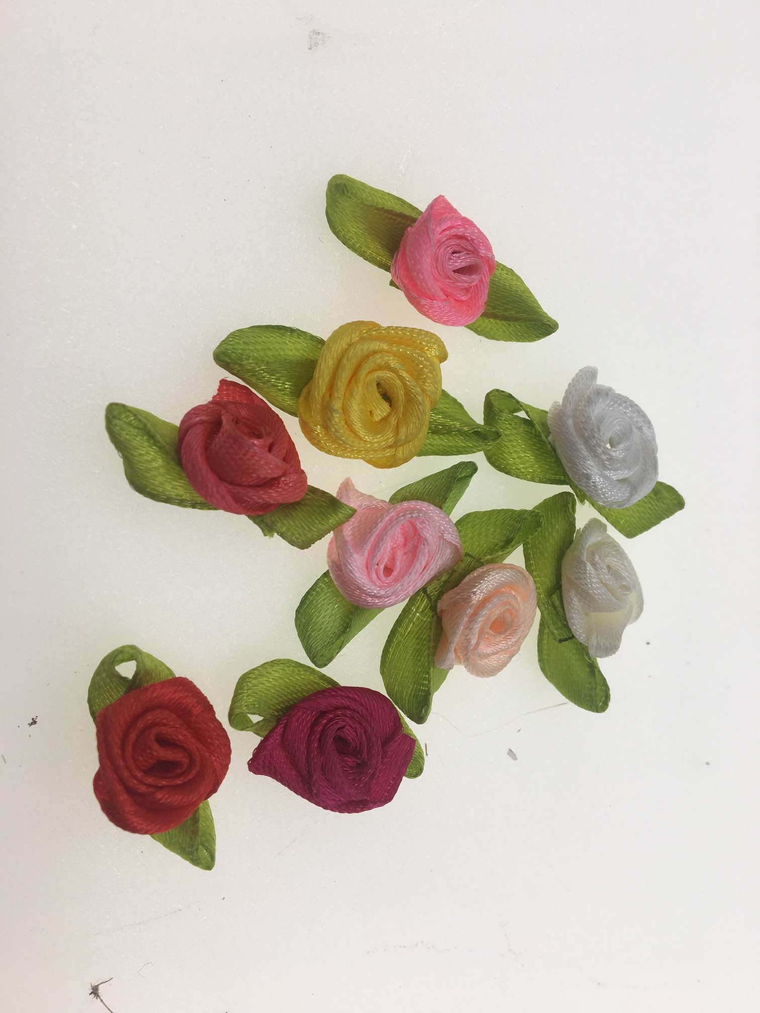 Hand-made rose with leaves, diy decorative accessories, toy accessories, can be mixed in color and customized