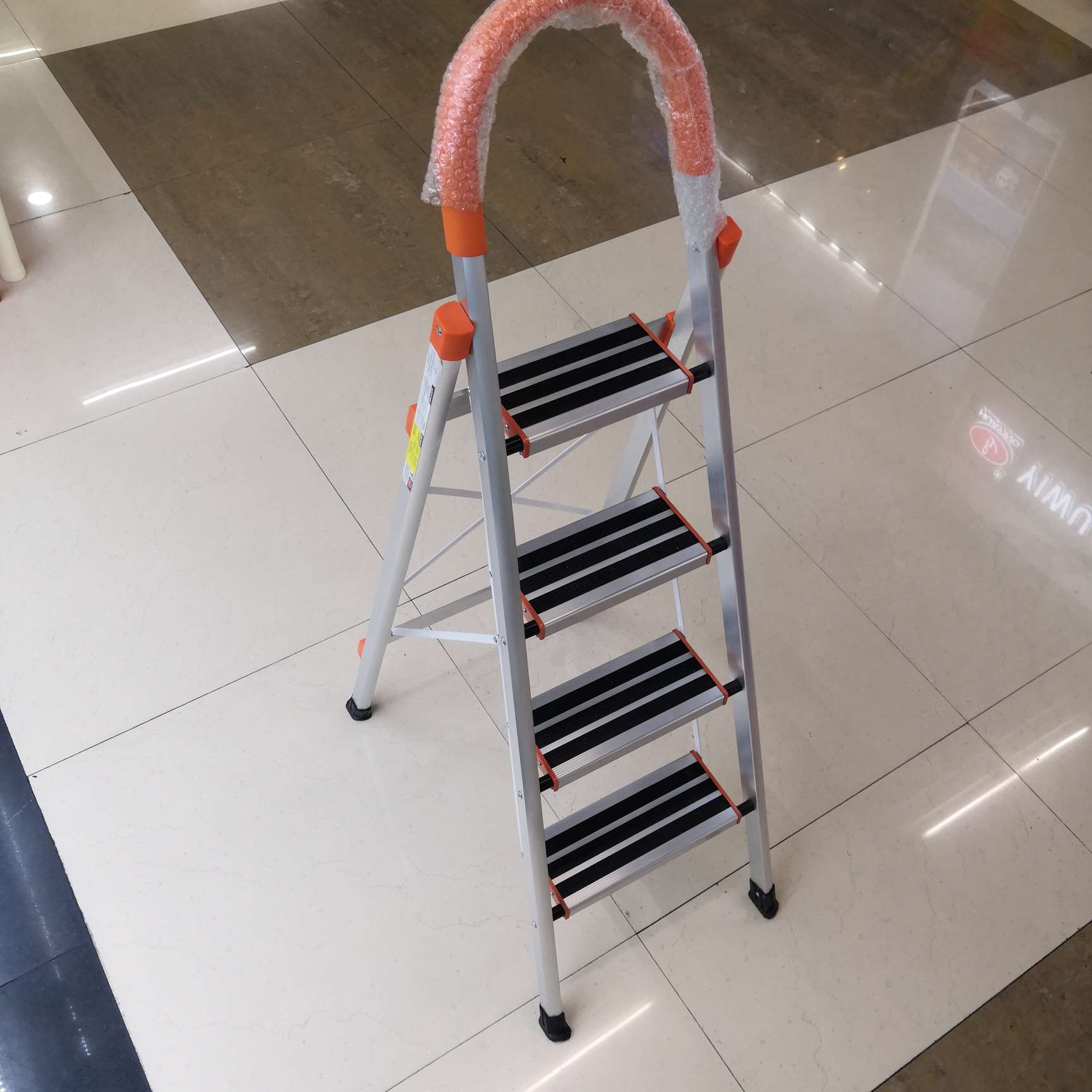 Aluminum alloy ladder non-slip pedal thickening aluminum alloy ladder 4 steps aluminum alloy ladder thumbnail