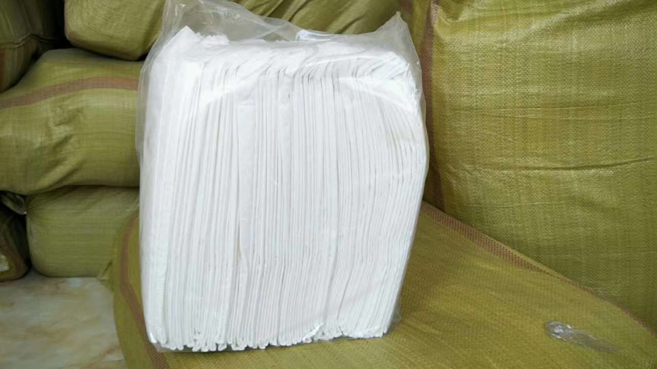 宠物用品尿垫/宠物尿不湿/宠物狗狗尿垫白底实物图