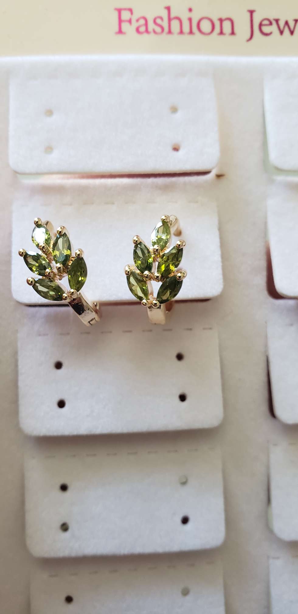 Leaf shaped earring thumbnail