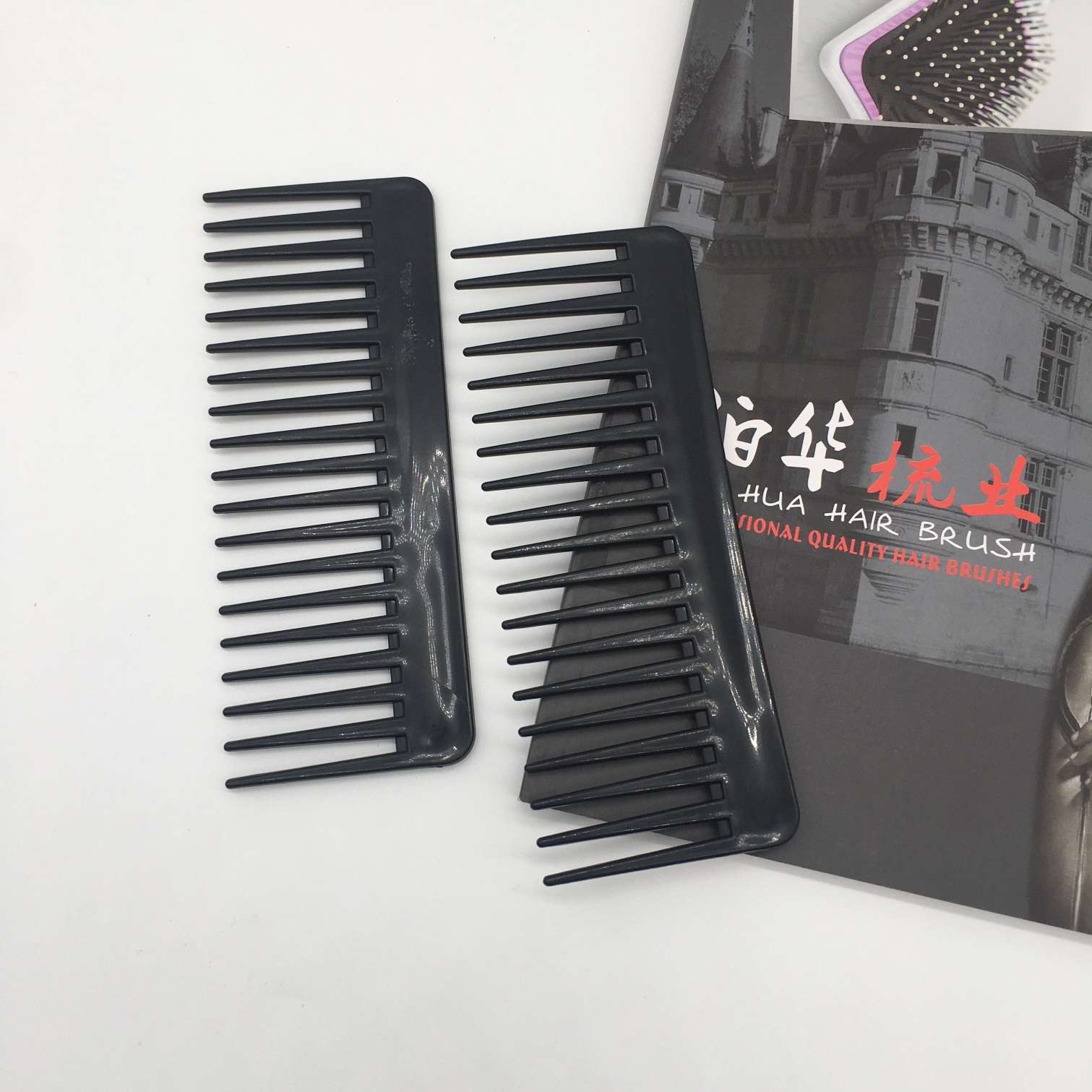 Factory direct sales of combs, black anti-tangling wide-toothed combs, plastic flat combs, hair care products, hair care tools, online merchant gifts, excellent choice