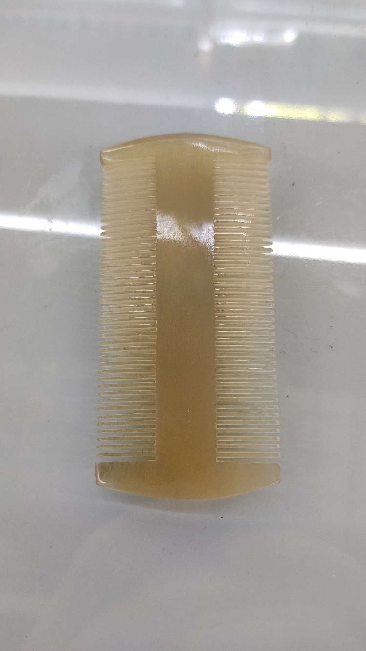 Xiaoping Hand-Made Horn Comb Hand-Made Horn Comb Old Craftsman Grate Application Scenario