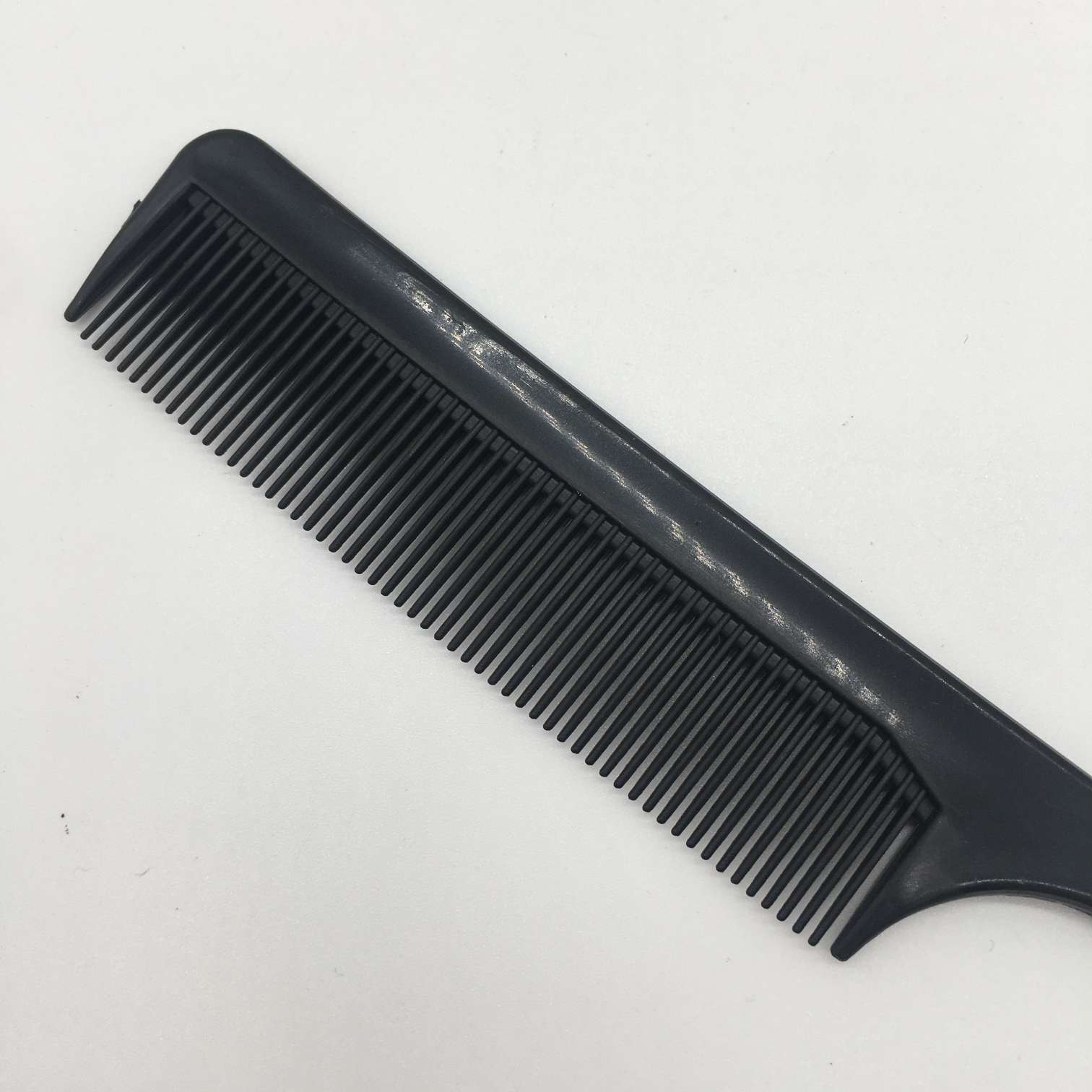 Factory direct sales of combs, steel needle tip tail combs, hair picking coils, hair styling combs, small gifts, hair care products, hair care tools Application Scenario