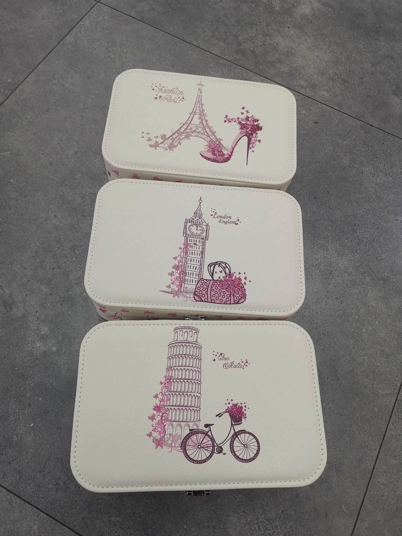 首饰盒 珍珠首饰盒 耳饰盒 精美包装 便携收纳 轻巧实用 首饰整理必备