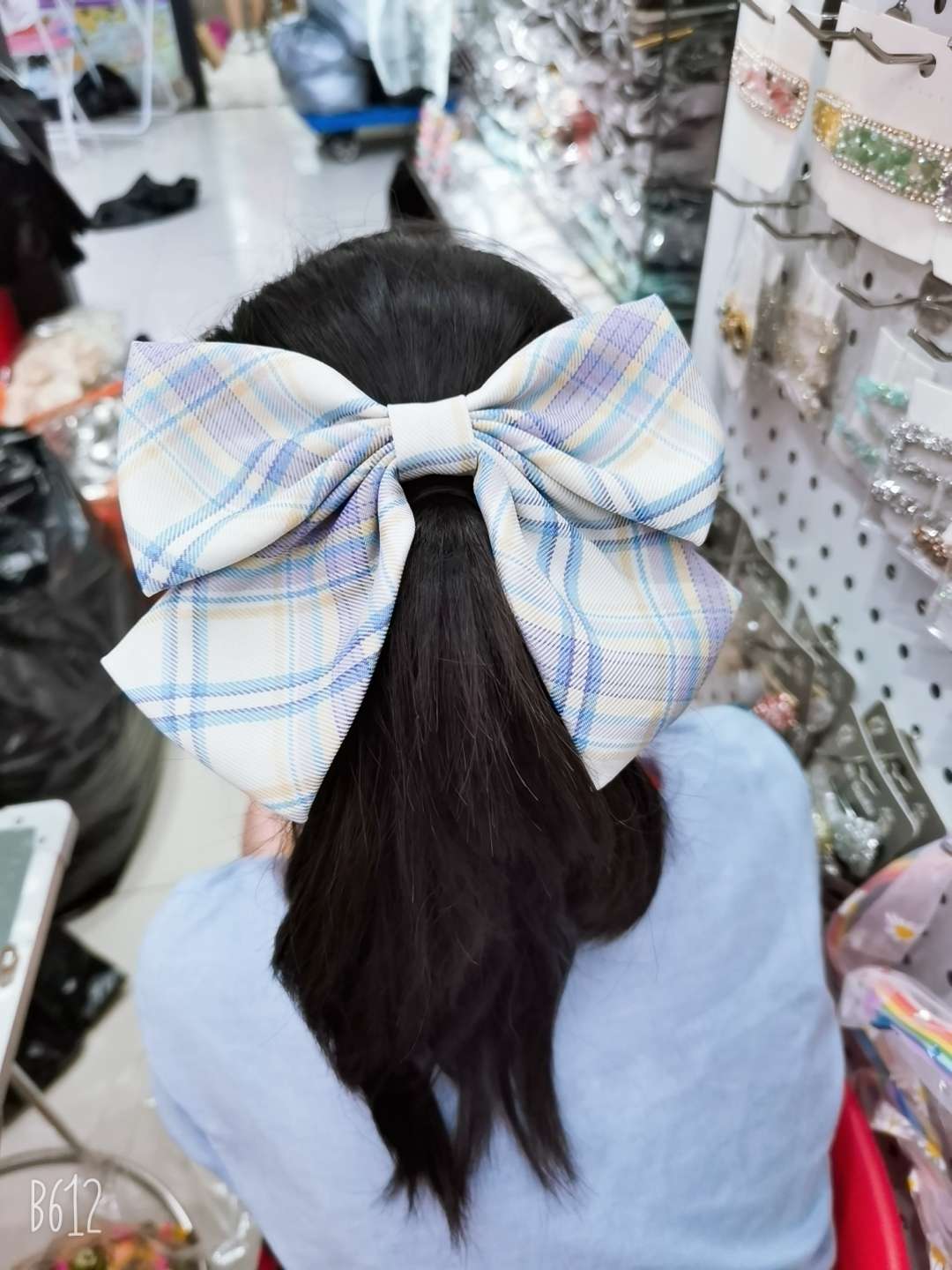 Bow-tie check hairpin thumbnail