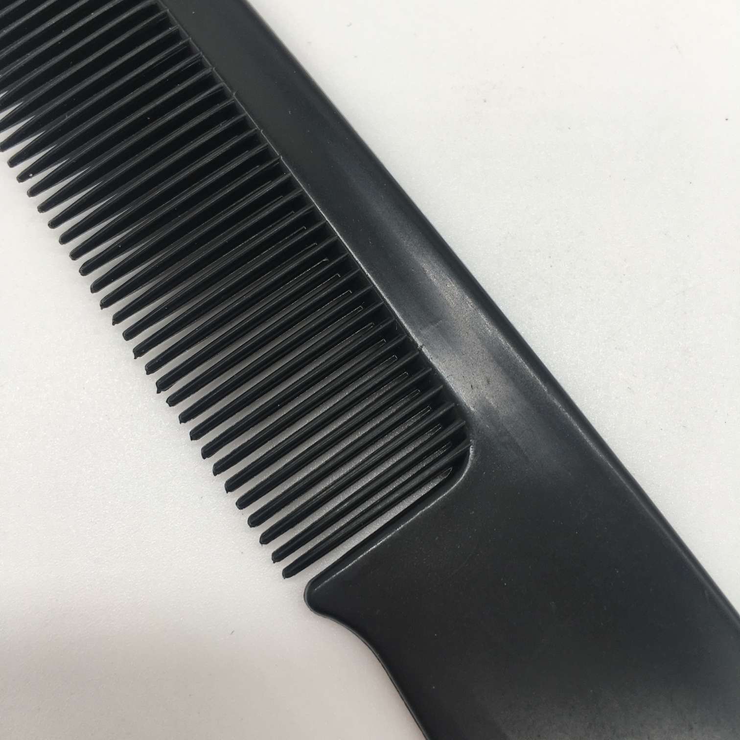 وبالاضافة الى ذلك، كان الصانعون يبيعون الحلاقة بالبلاستيك Item Picture