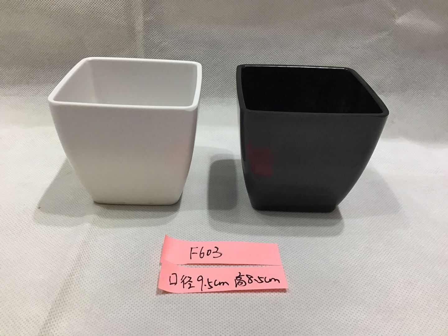 F603塑料花瓶
