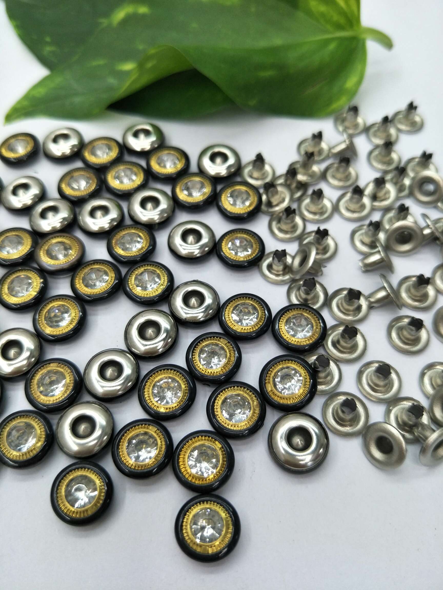 Two-color five - bit button four-bit nail four-bit button impact nail clothing accessories thumbnail