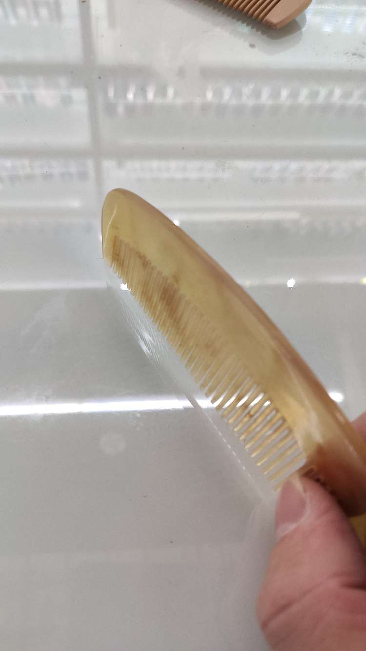 Xiaoping Natural Horn Comb Half Moon 13 Cm Natural Horn Comb Moon 13 Cm Item Picture