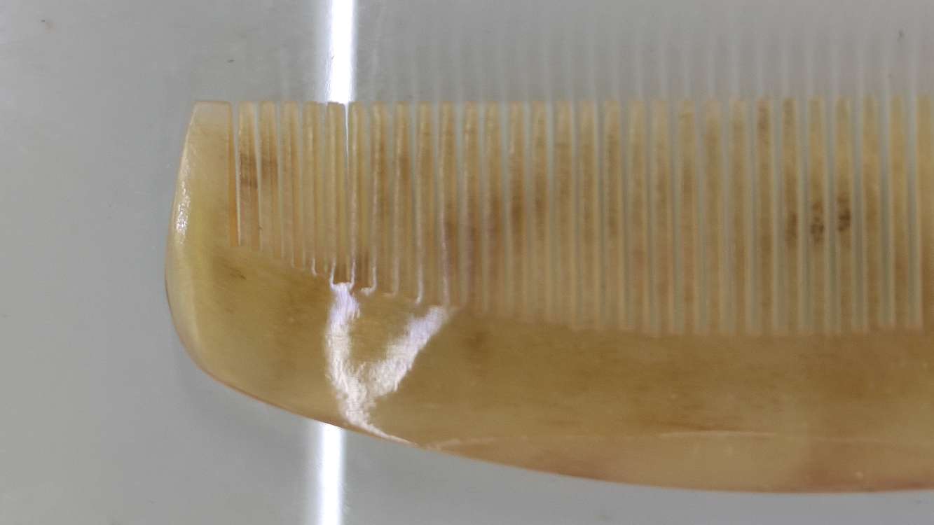Xiaoping Natural Horn Comb Half Moon 13 Cm Natural Horn Comb Moon 13 Cm details Picture