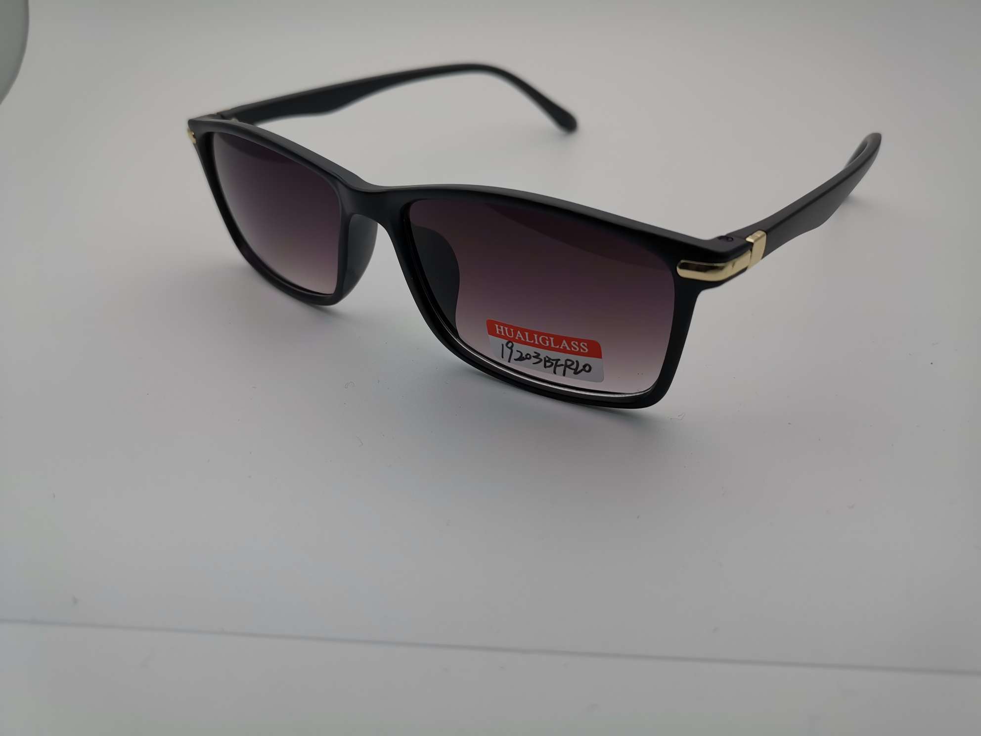 Sunglasses 21 thumbnail
