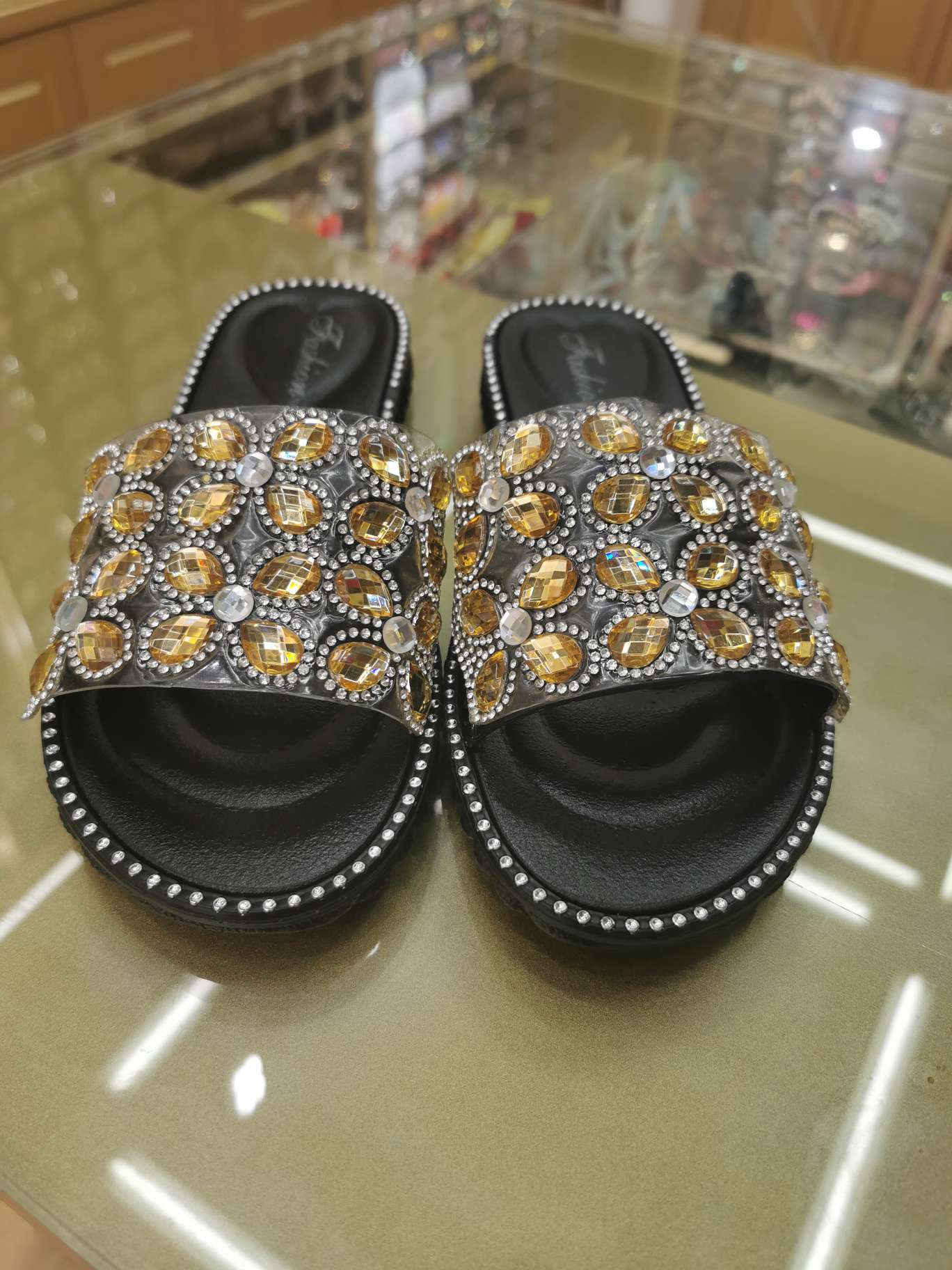 布艺拖鞋实物图